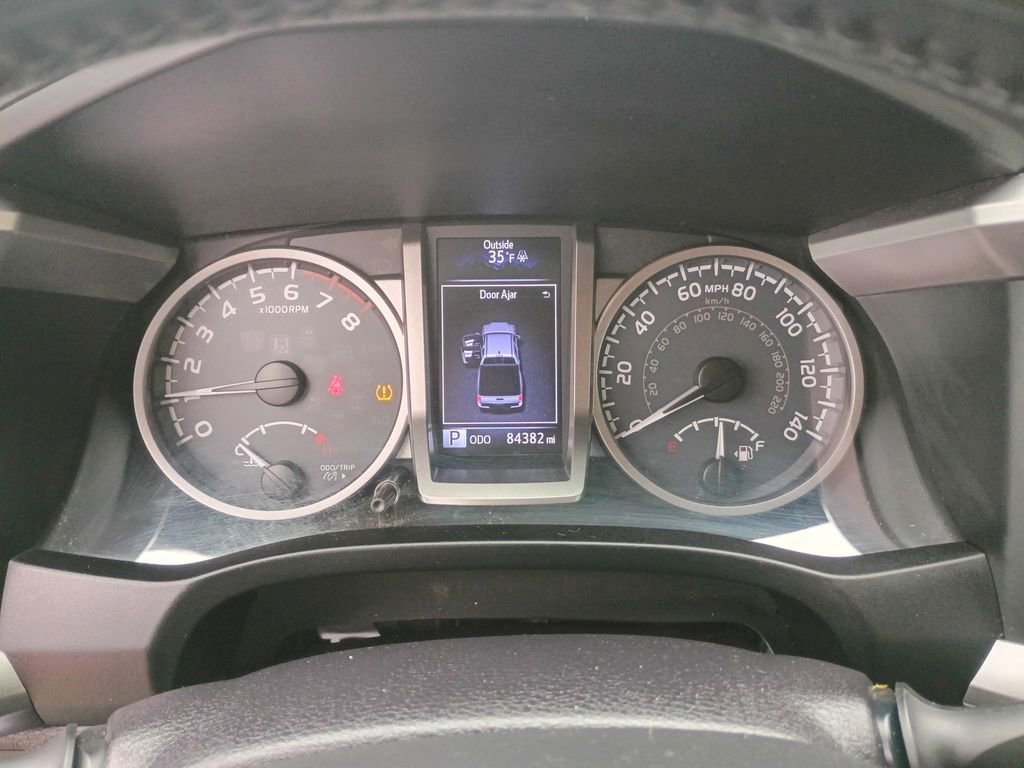 Used 2016 Toyota Tacoma SR5 w/ SR5 Appearance Package (SN) image 19