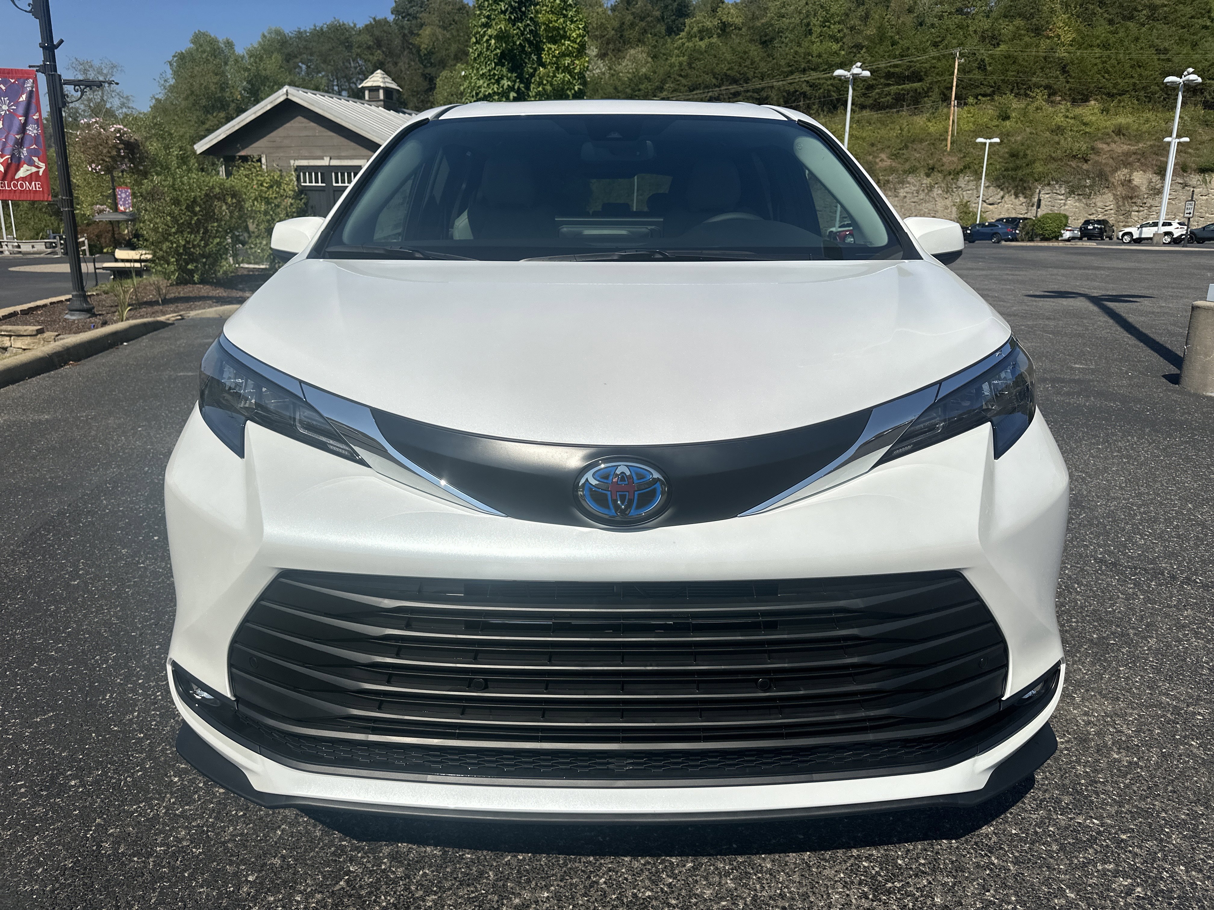 New 2025 Toyota Sienna XLE image 5
