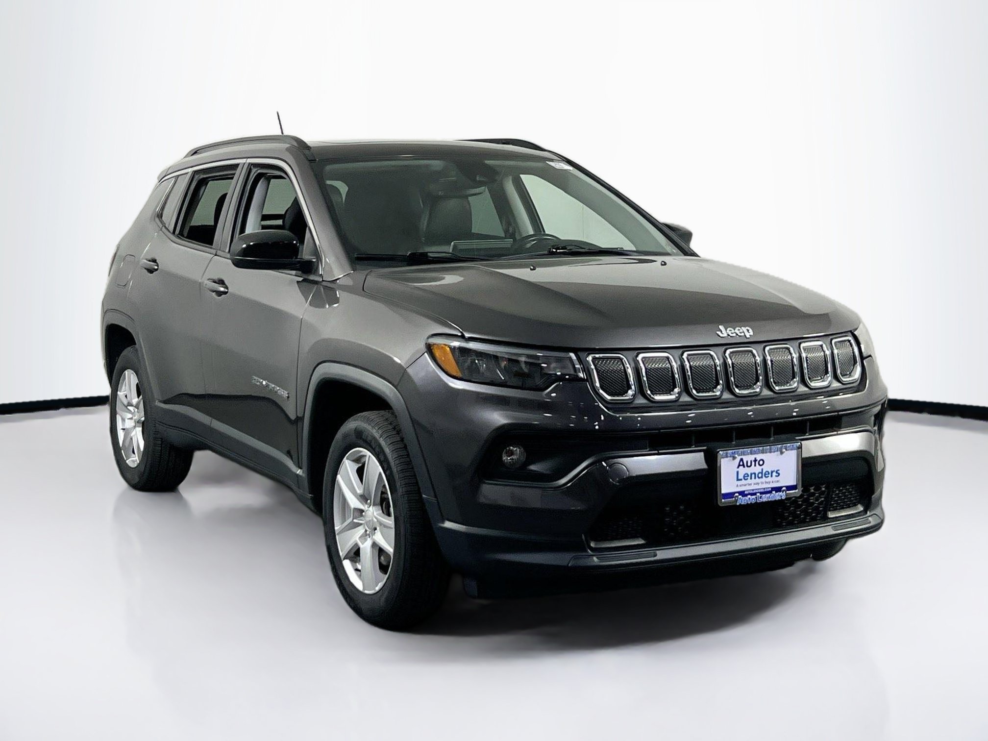 Used 2022 Jeep Compass Latitude w/ Sun and Sound Group AWD/4WD image 3