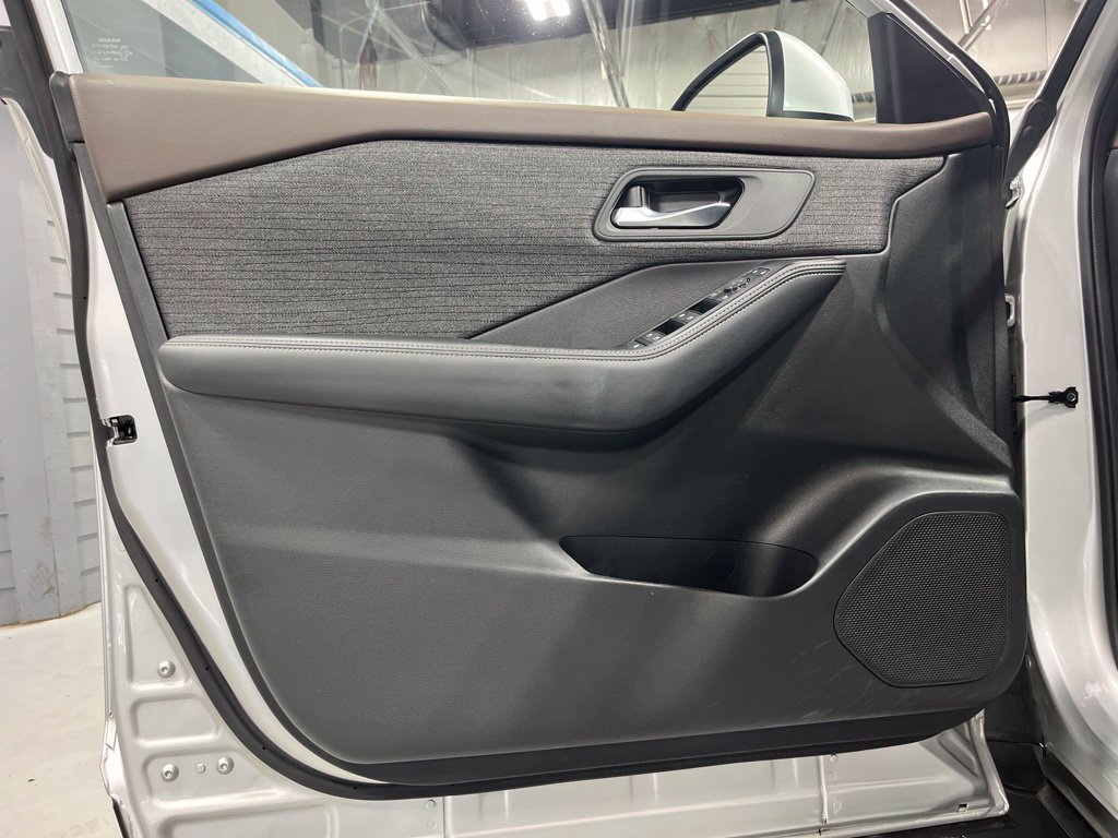 Used 2023 Nissan Rogue SV AWD/4WD image 10