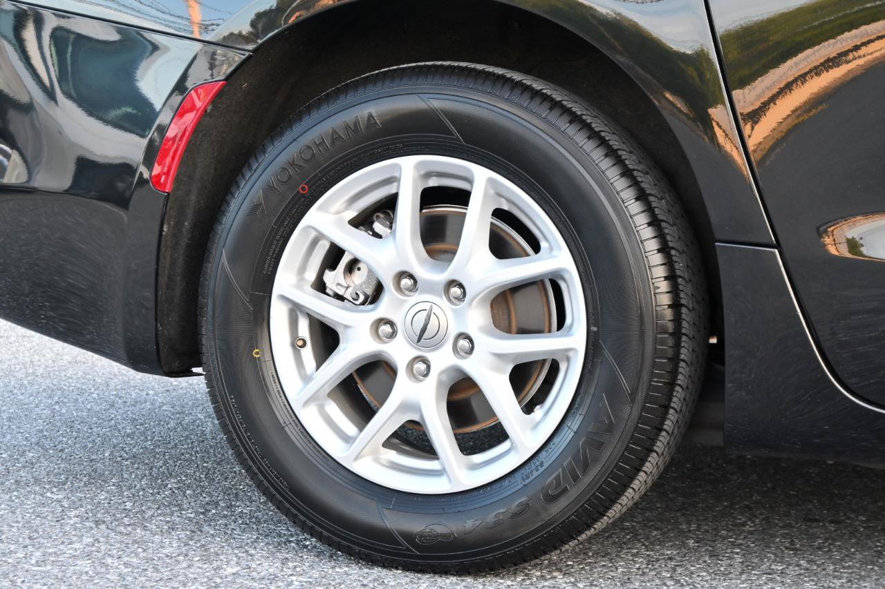 Used 2021 Chrysler Voyager LX FWD image 14