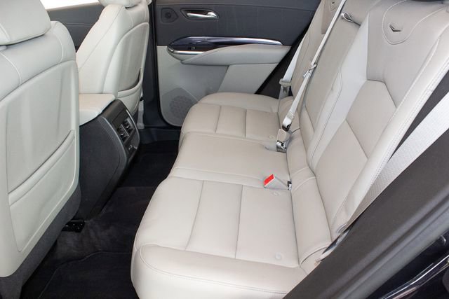 Used 2023 Cadillac XT4 Luxury w/ Cold Weather Package AWD/4WD image 17