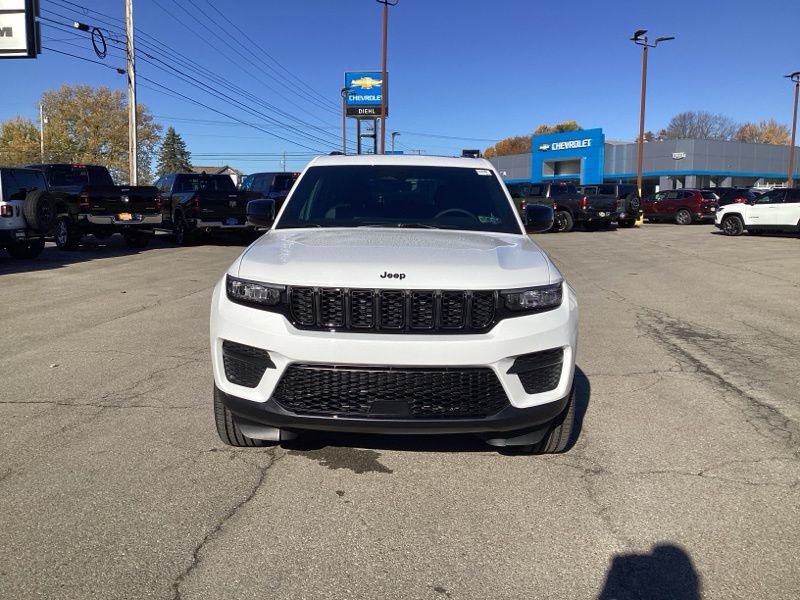 New 2025 Jeep Grand Cherokee 4WD image 2