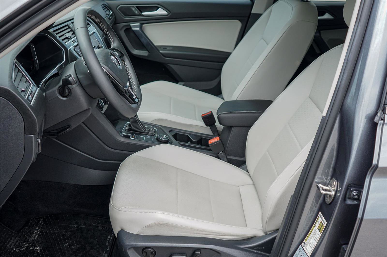 Used 2021 Volkswagen Tiguan SEL image 10