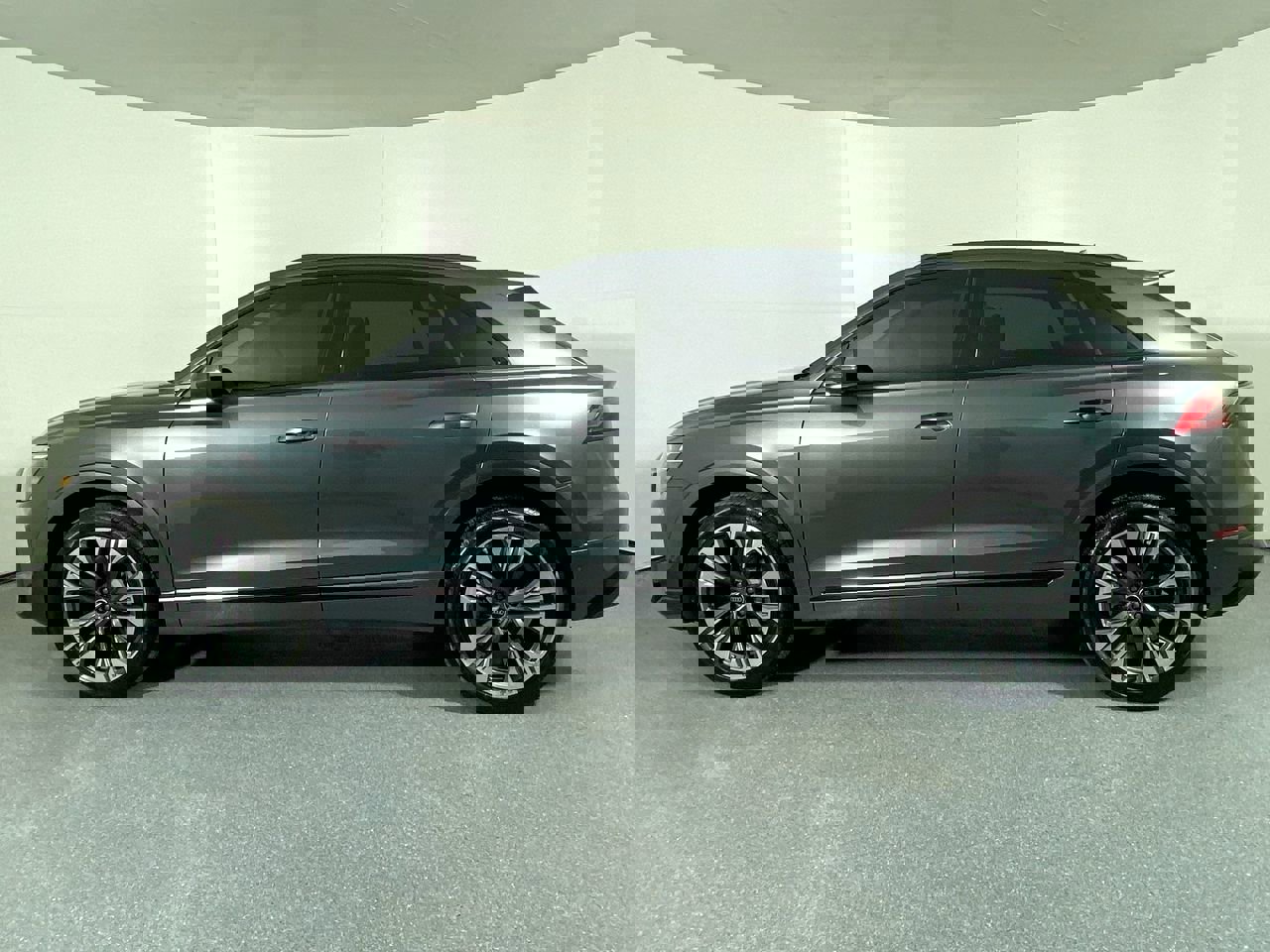 Used 2025 Audi Q8 Premium Plus w/ Premium Plus Package image 30