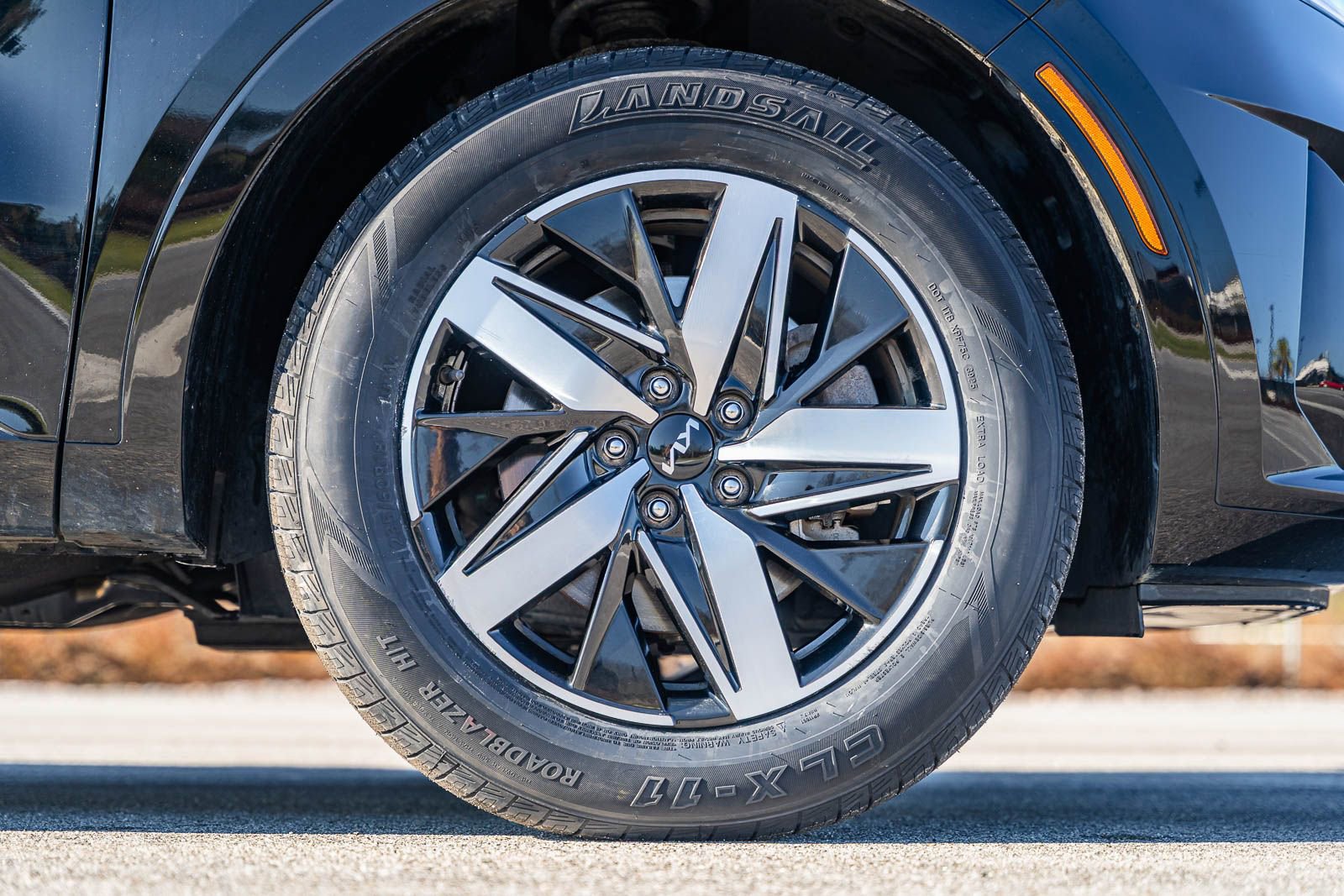 Used 2023 Kia Sorento S w/ Panoramic Sunroof Package image 9