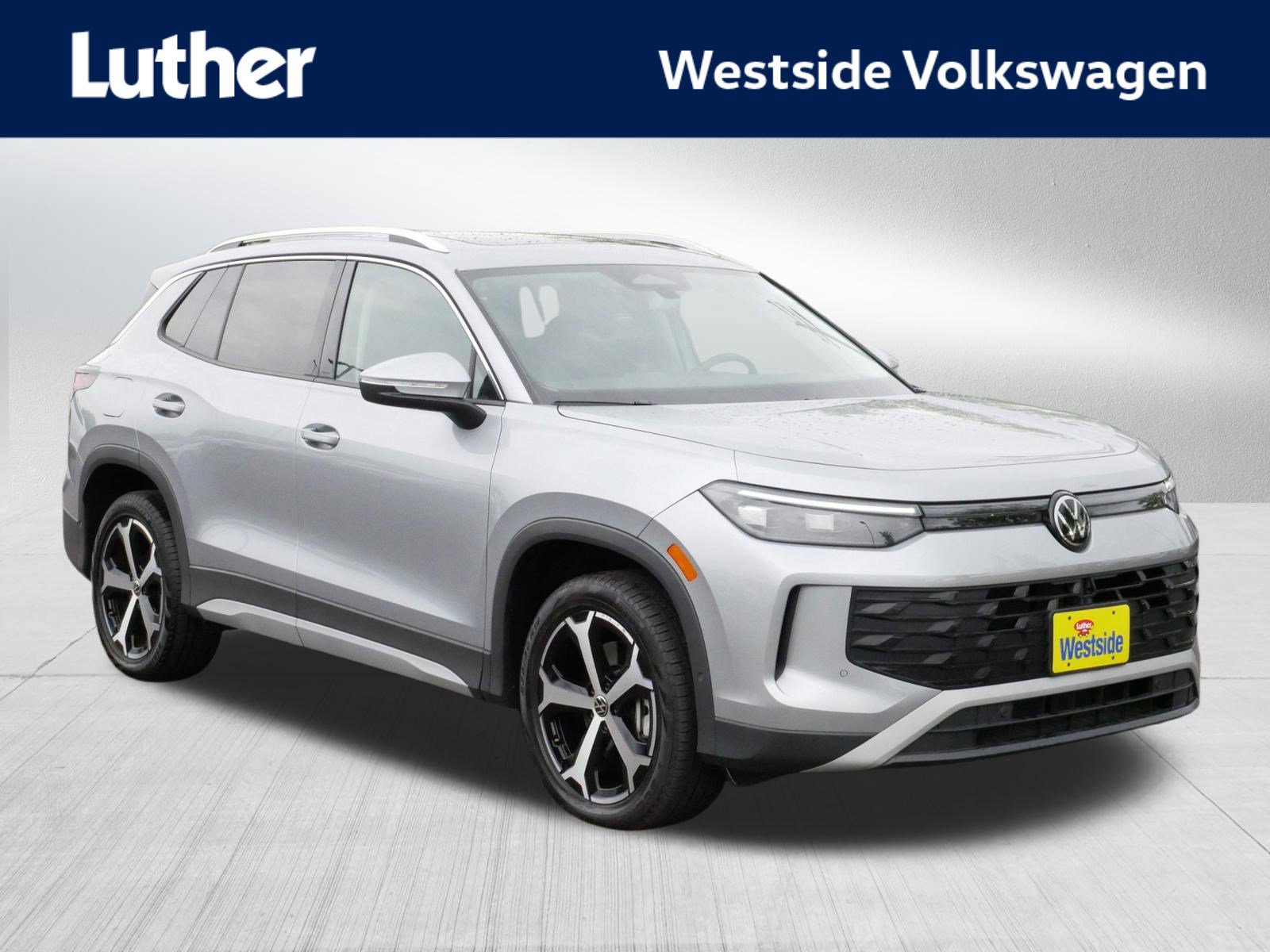 Certified 2025 Volkswagen Tiguan SE w/ Panoramic Sunroof Package AWD/4WD image 1