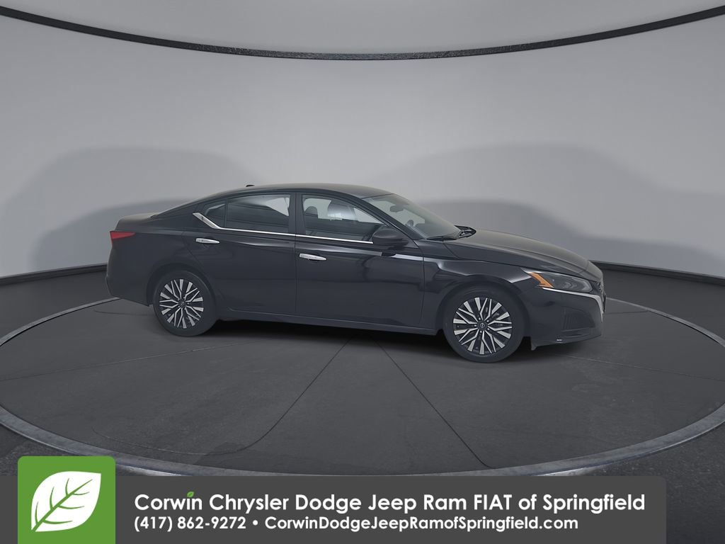Used 2025 Nissan Altima 2.5 SV image 3
