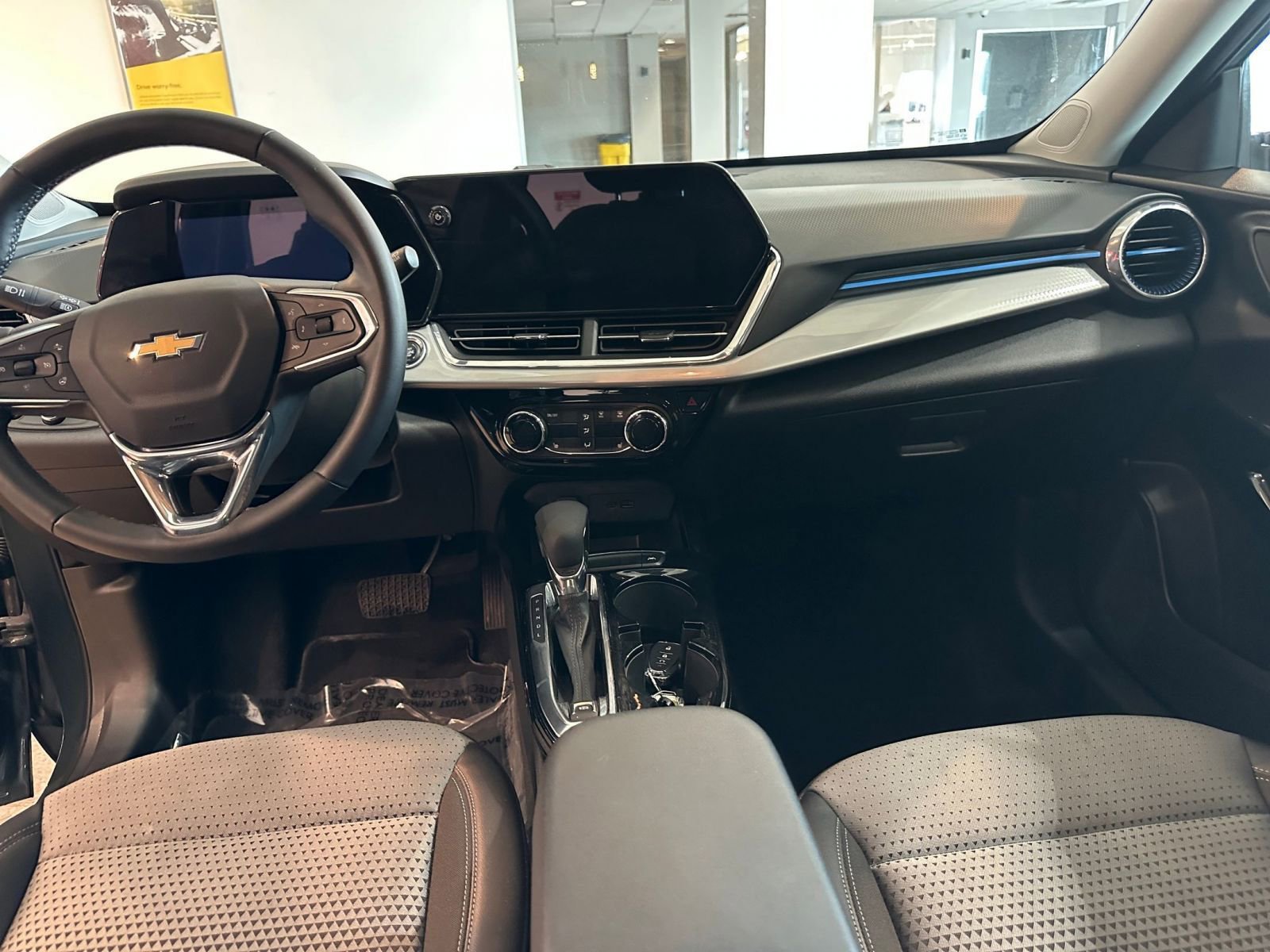 Used 2025 Chevrolet Trax LT w/ LT Convenience Package image 34