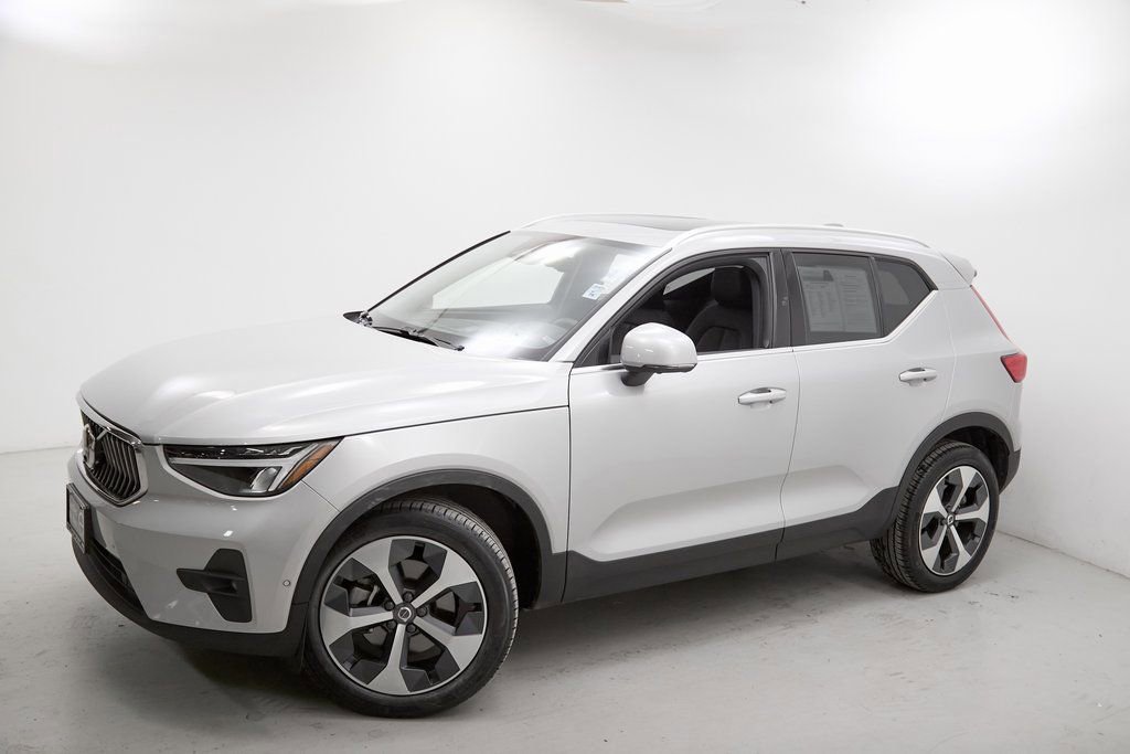 Used 2023 Volvo XC40 B5 Ultimate w/ Protection Package Premier image 3