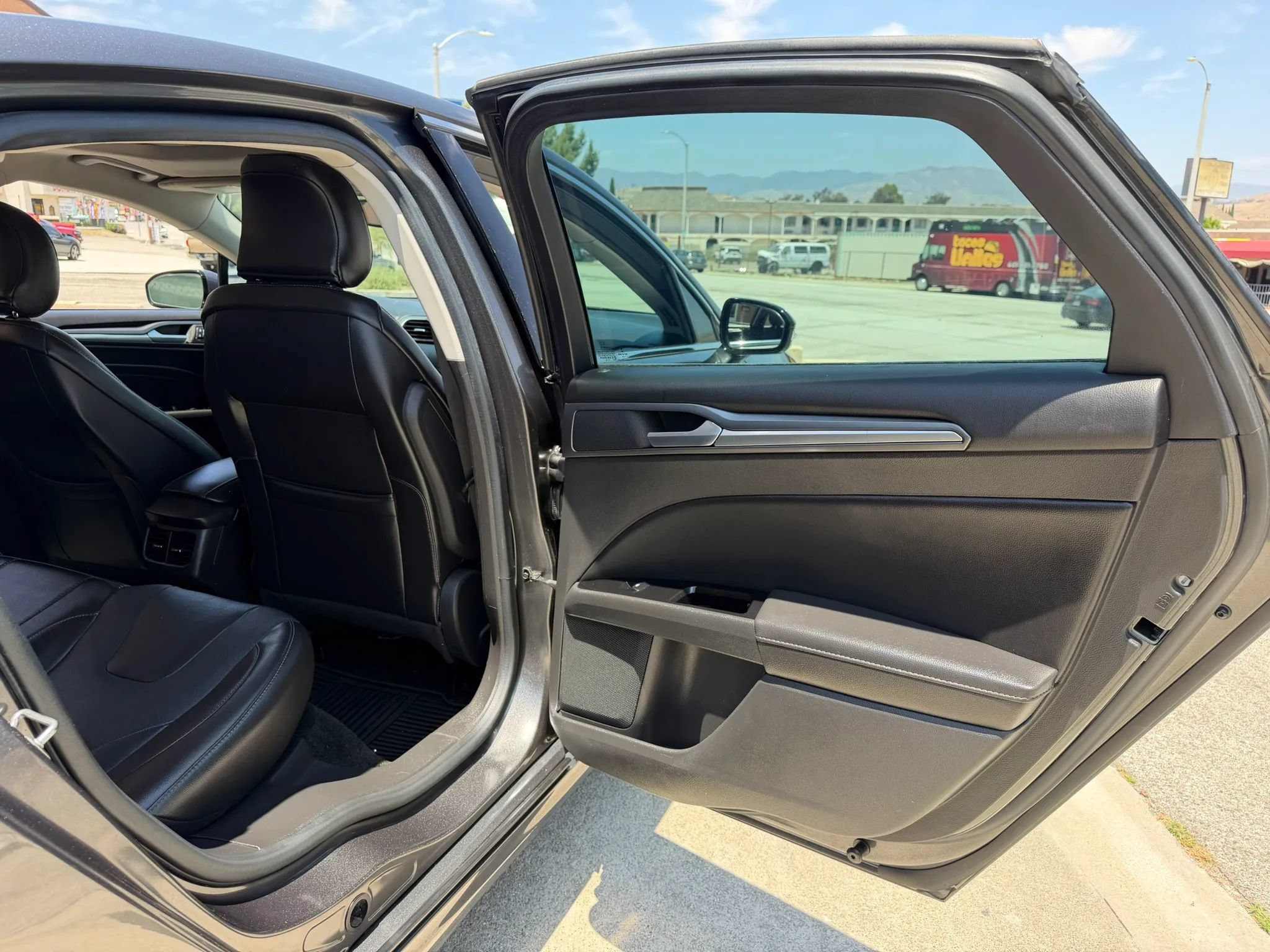 Used 2015 Ford Fusion Titanium FWD image 21