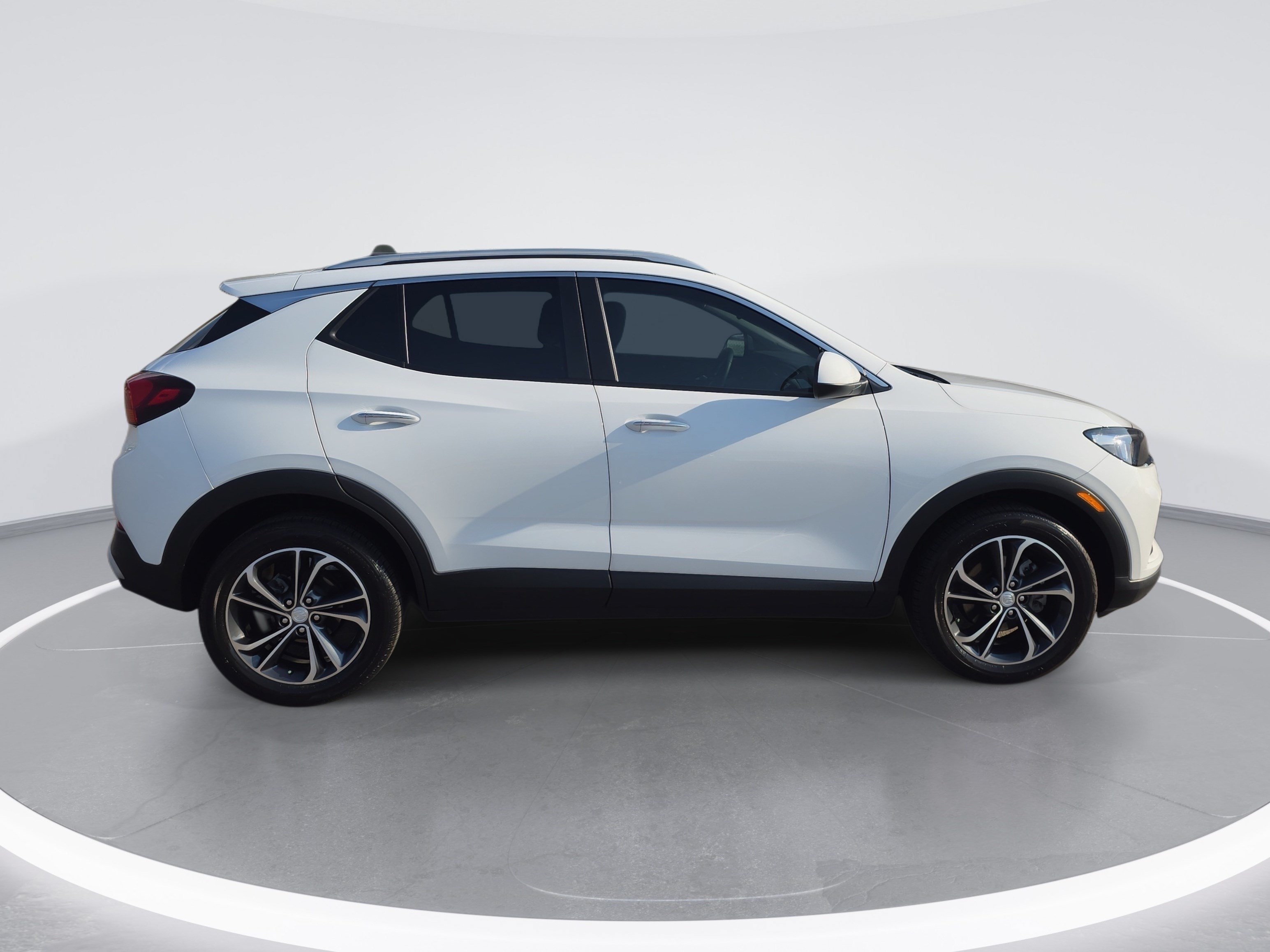 Used 2023 Buick Encore GX Select w/ Safety Package II FWD image 2