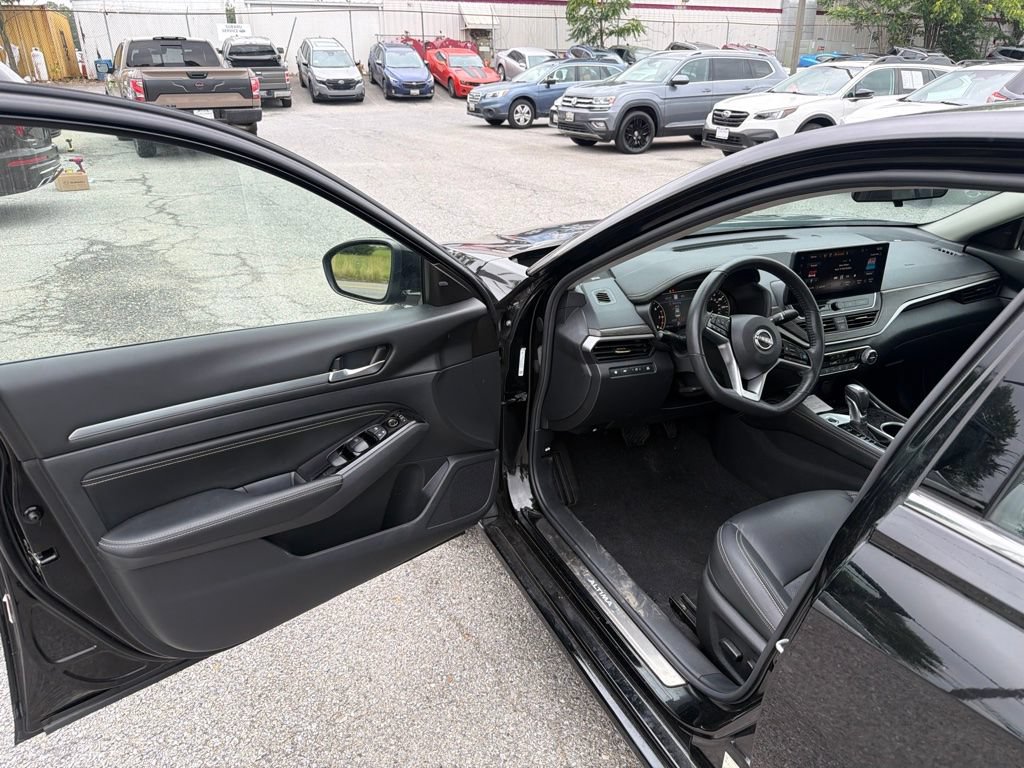 Used 2023 Nissan Altima 2.5 SL FWD image 12
