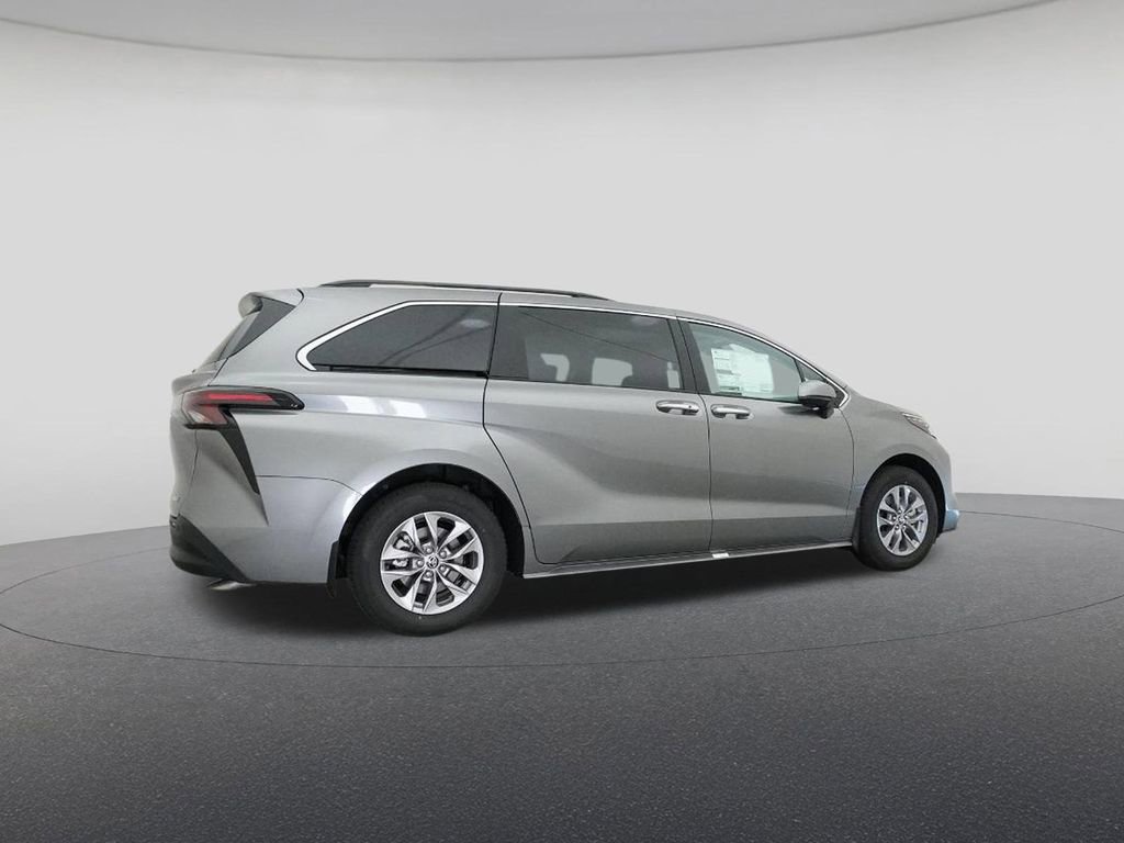 New 2026 Toyota Sienna XLE image 26