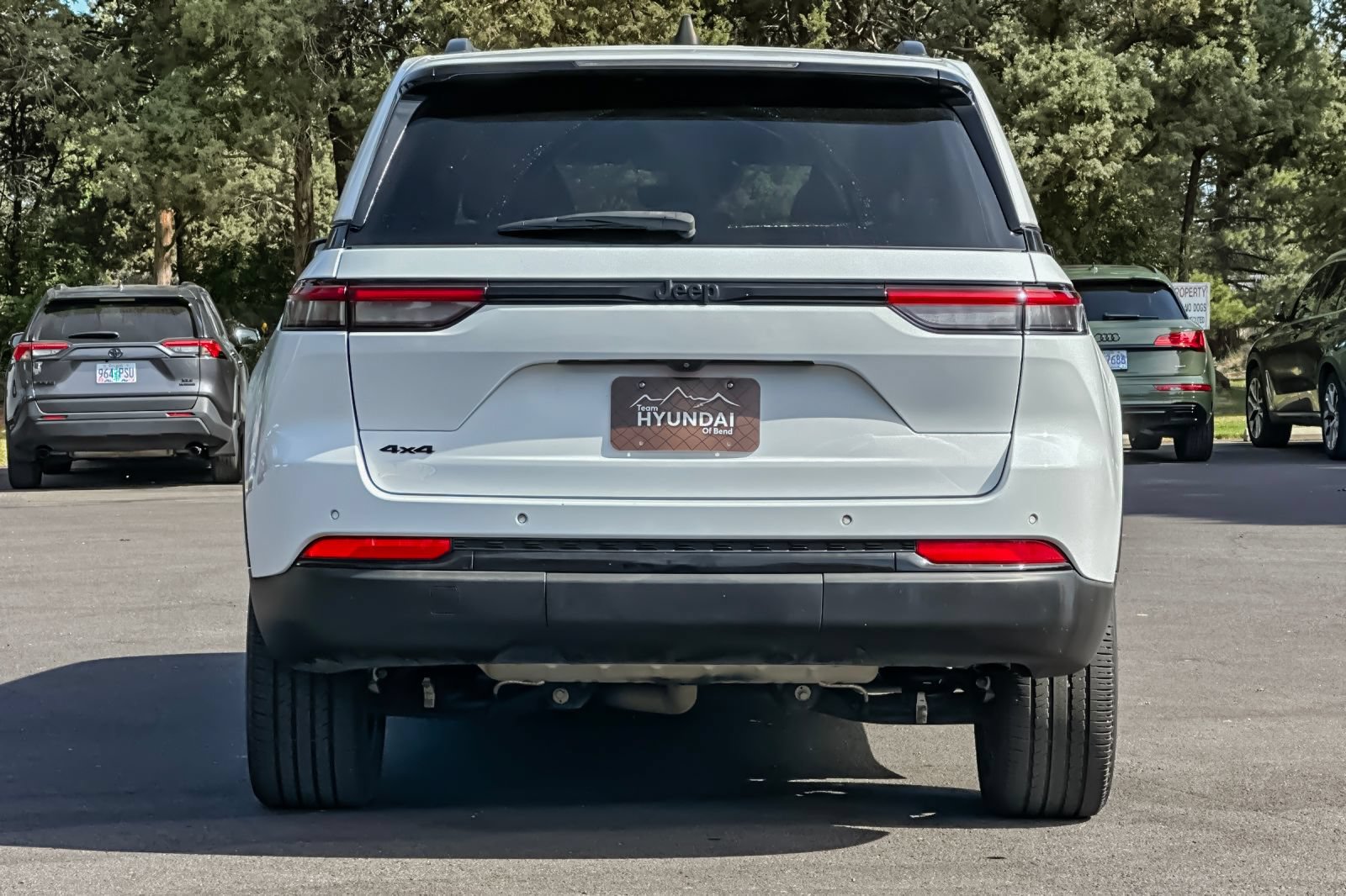 Used 2023 Jeep Grand Cherokee Altitude AWD/4WD image 5