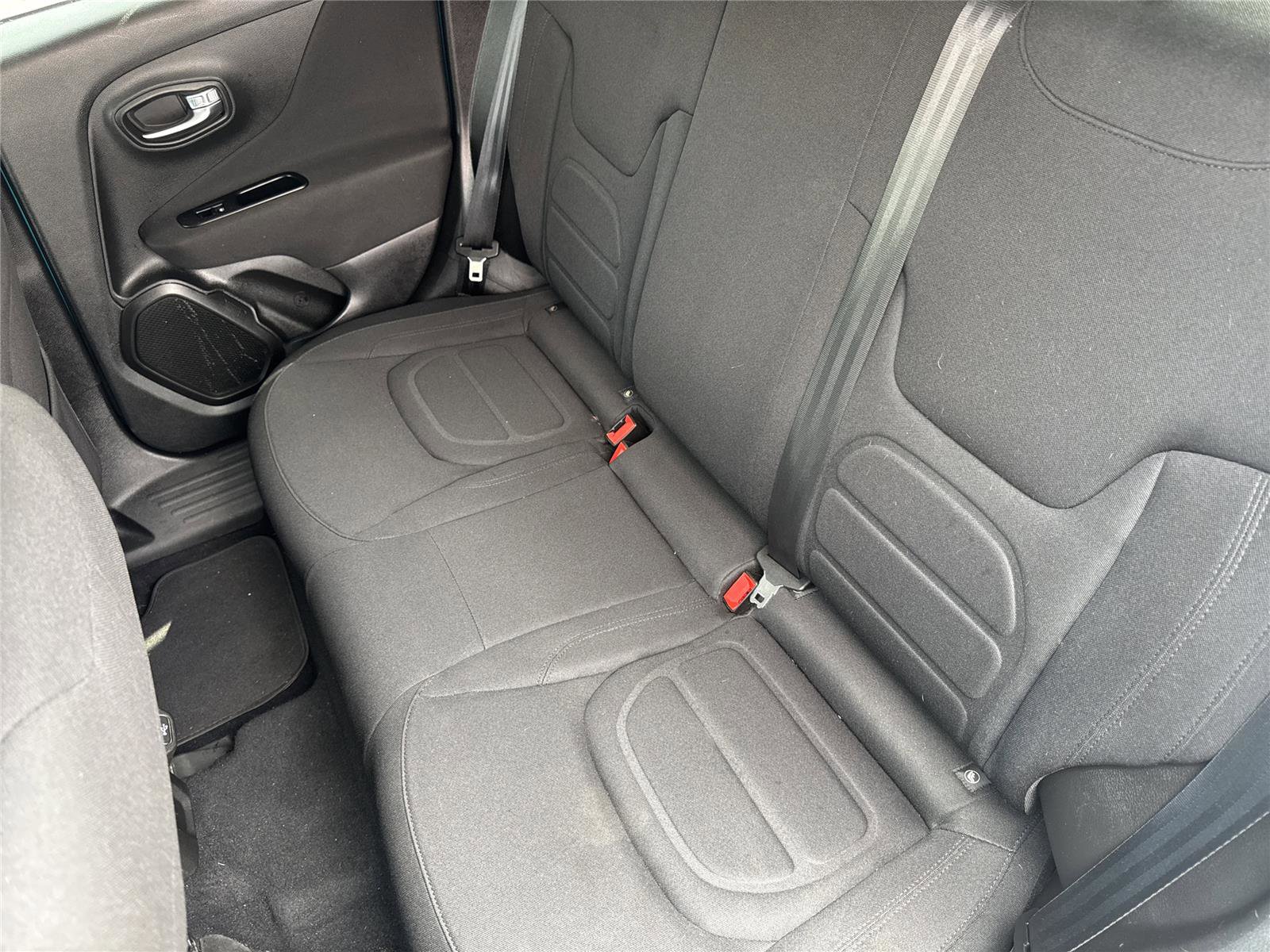 Used 2021 Jeep Renegade Latitude w/ Luxury Group I image 33