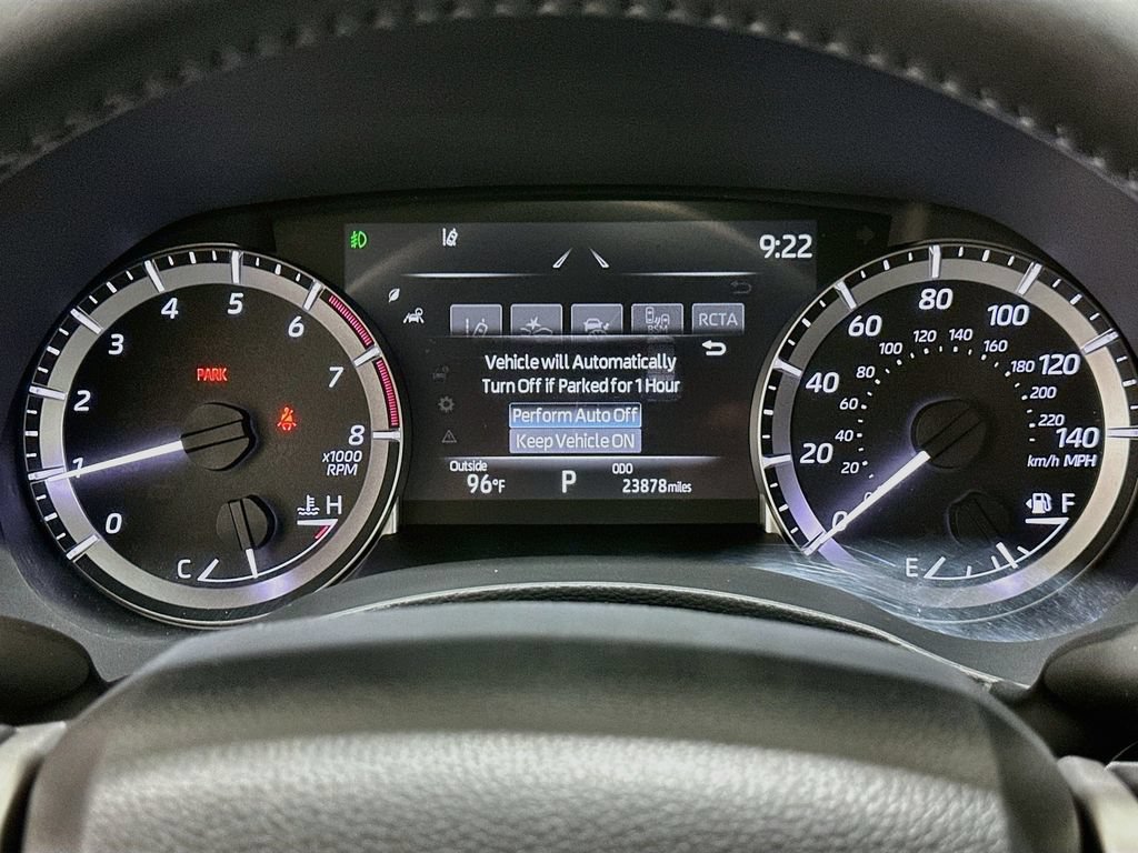 Used 2024 Toyota Highlander XLE FWD image 12