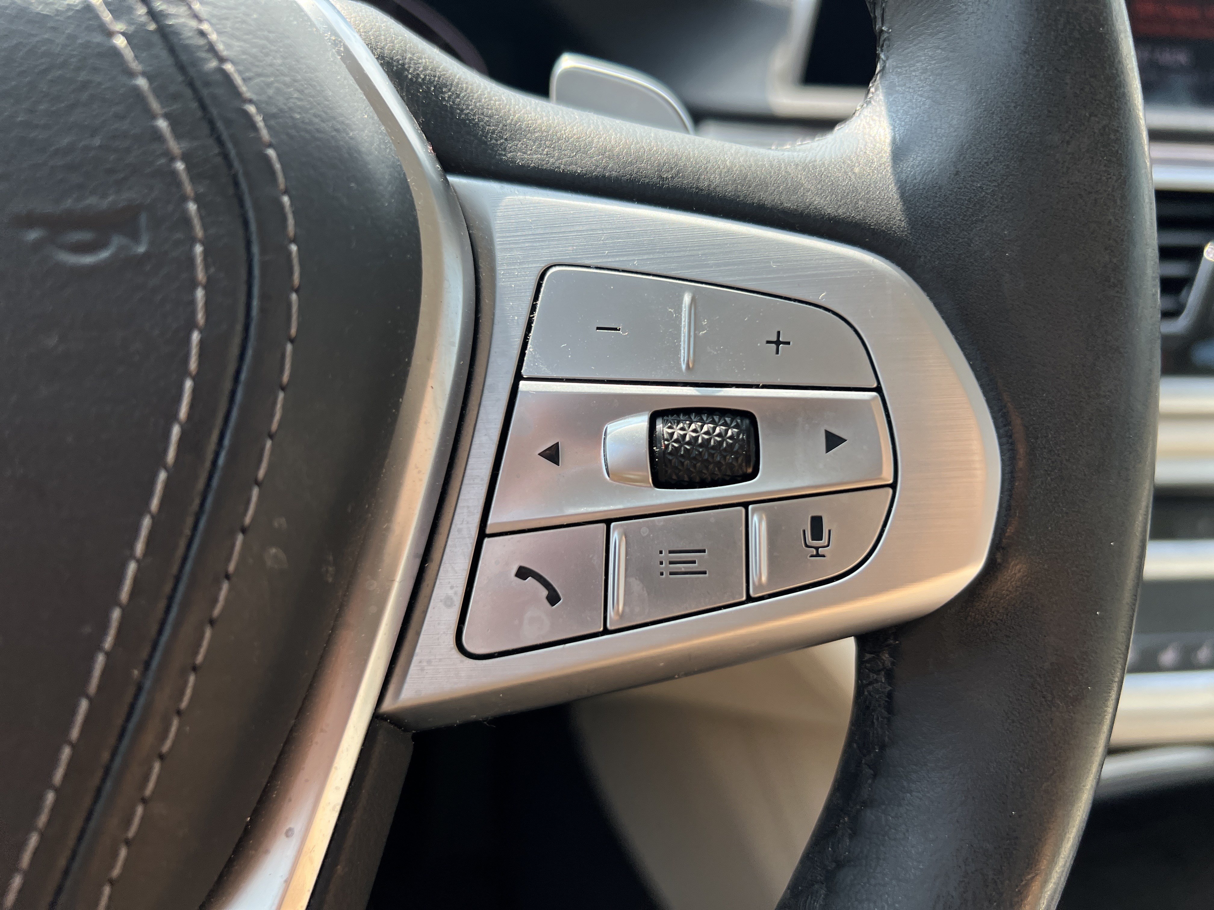 Used 2020 BMW 740i w/ Premium Package RWD image 20