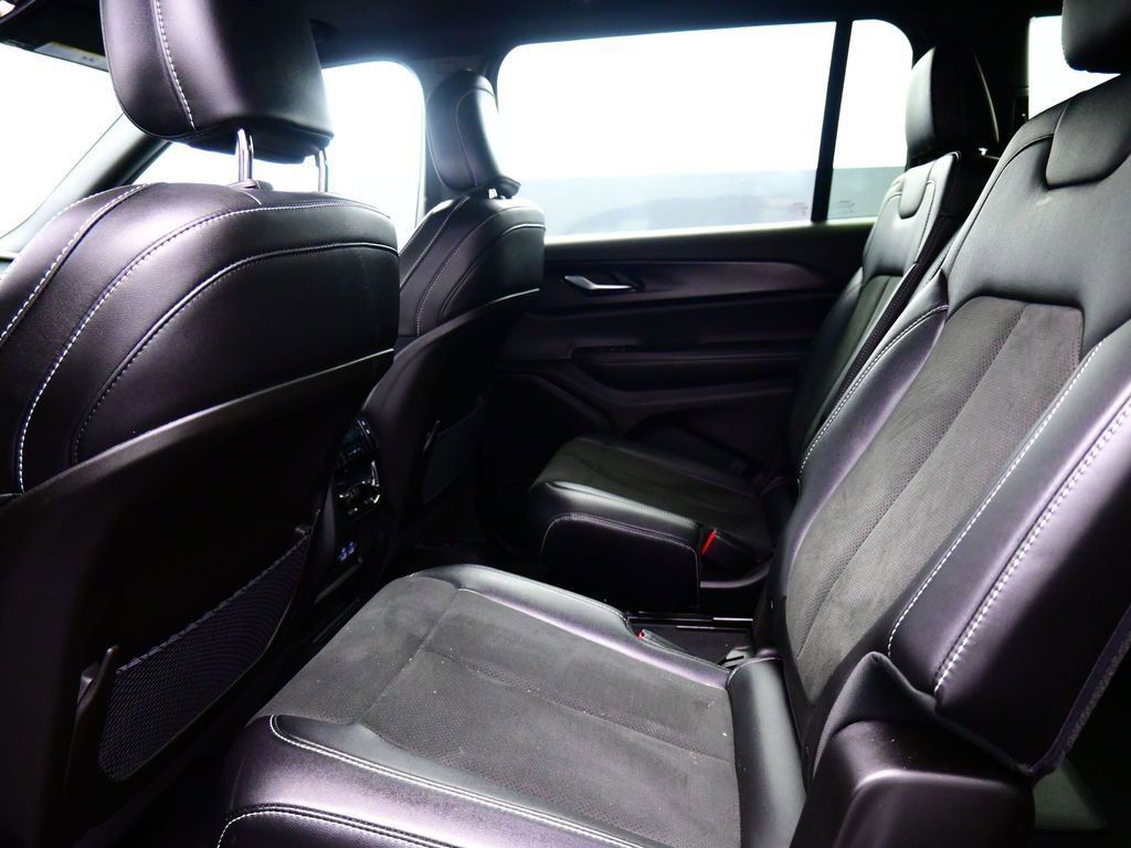 New 2023 Jeep Grand Cherokee L Laredo image 16