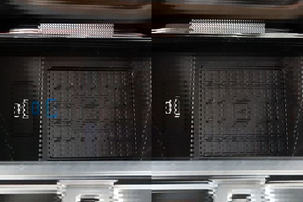 Used 2023 Ford F150 Lightning Lariat image 28