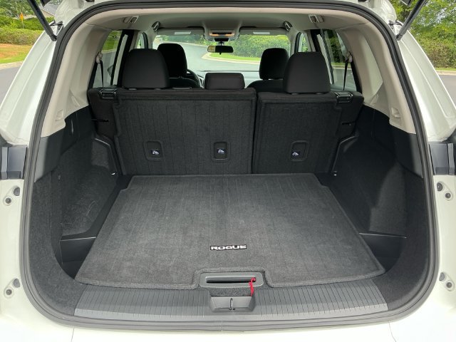 Used 2025 Nissan Rogue S AWD/4WD image 18