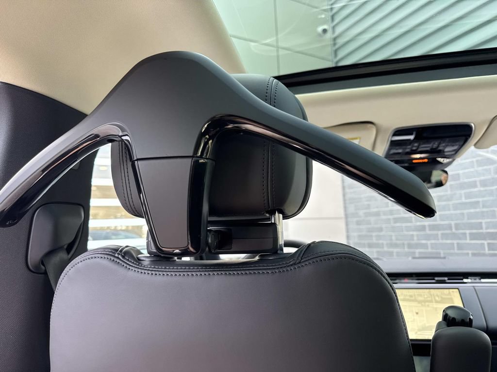 New 2026 Land Rover Range Rover SE AWD/4WD image 17
