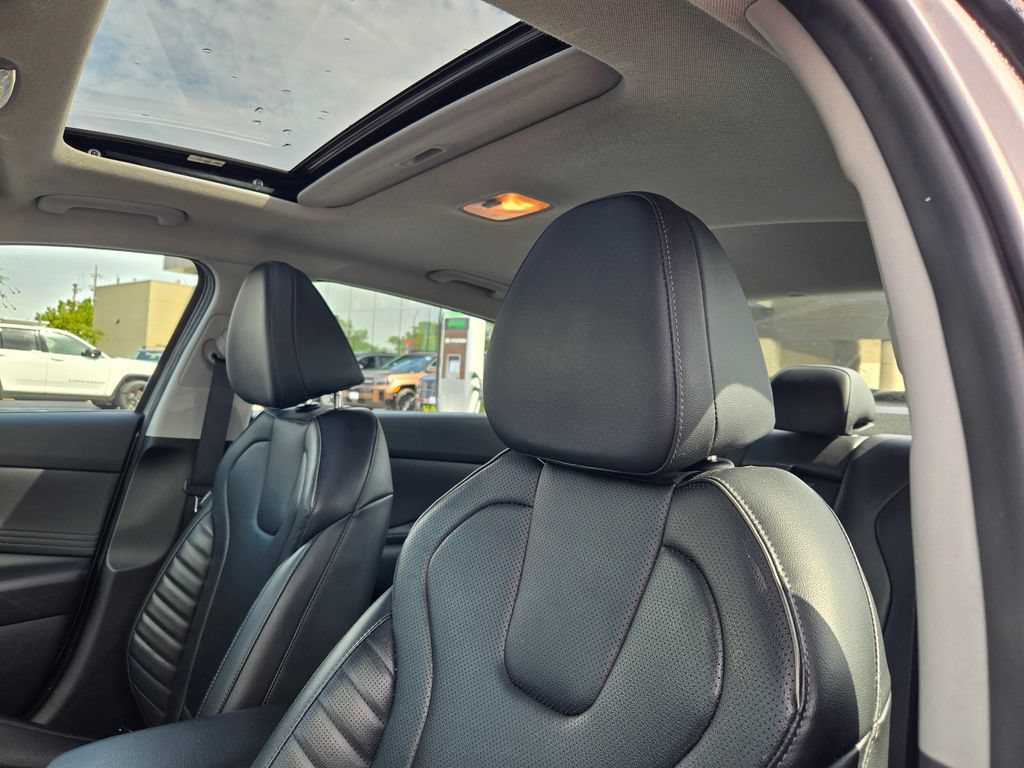 Certified 2024 Hyundai Elantra Limited FWD image 32