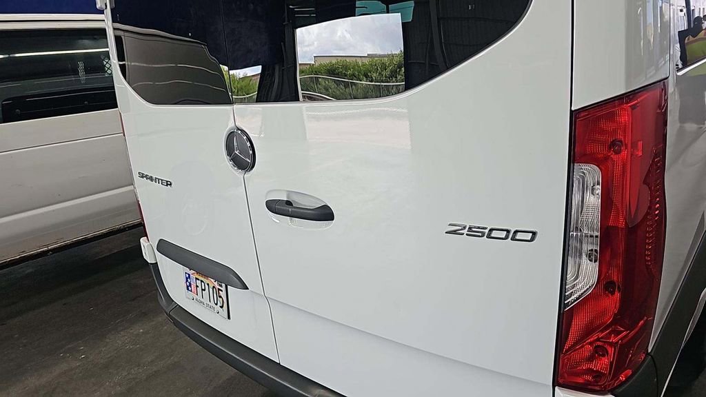 Used 2025 Mercedes-Benz Sprinter 2500 image 13