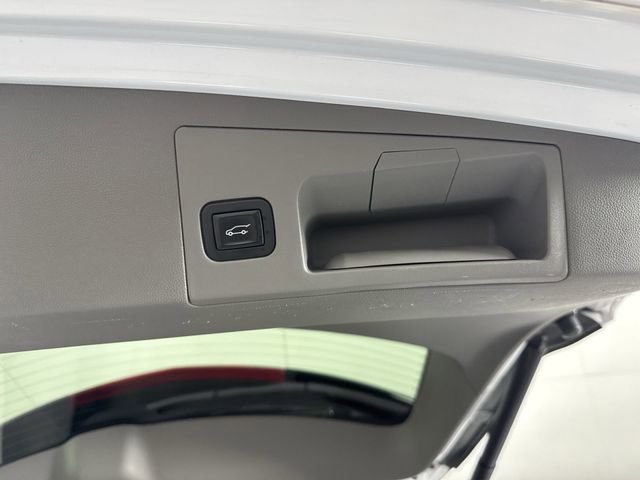 Used 2018 Cadillac XT5 Luxury w/ Driver Awareness Package image 34