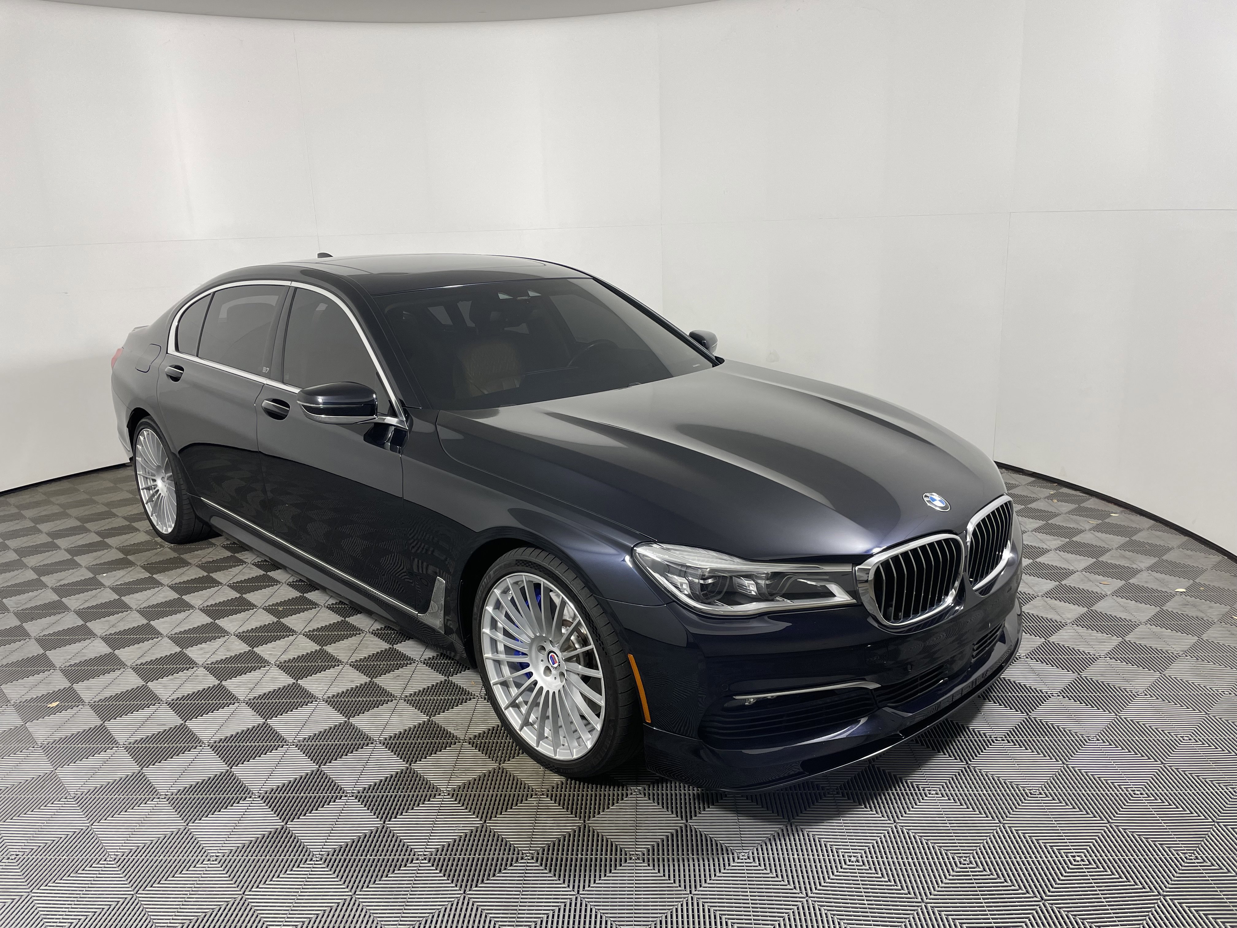 Used 2018 BMW ALPINA B7 xDrive AWD/4WD image 7
