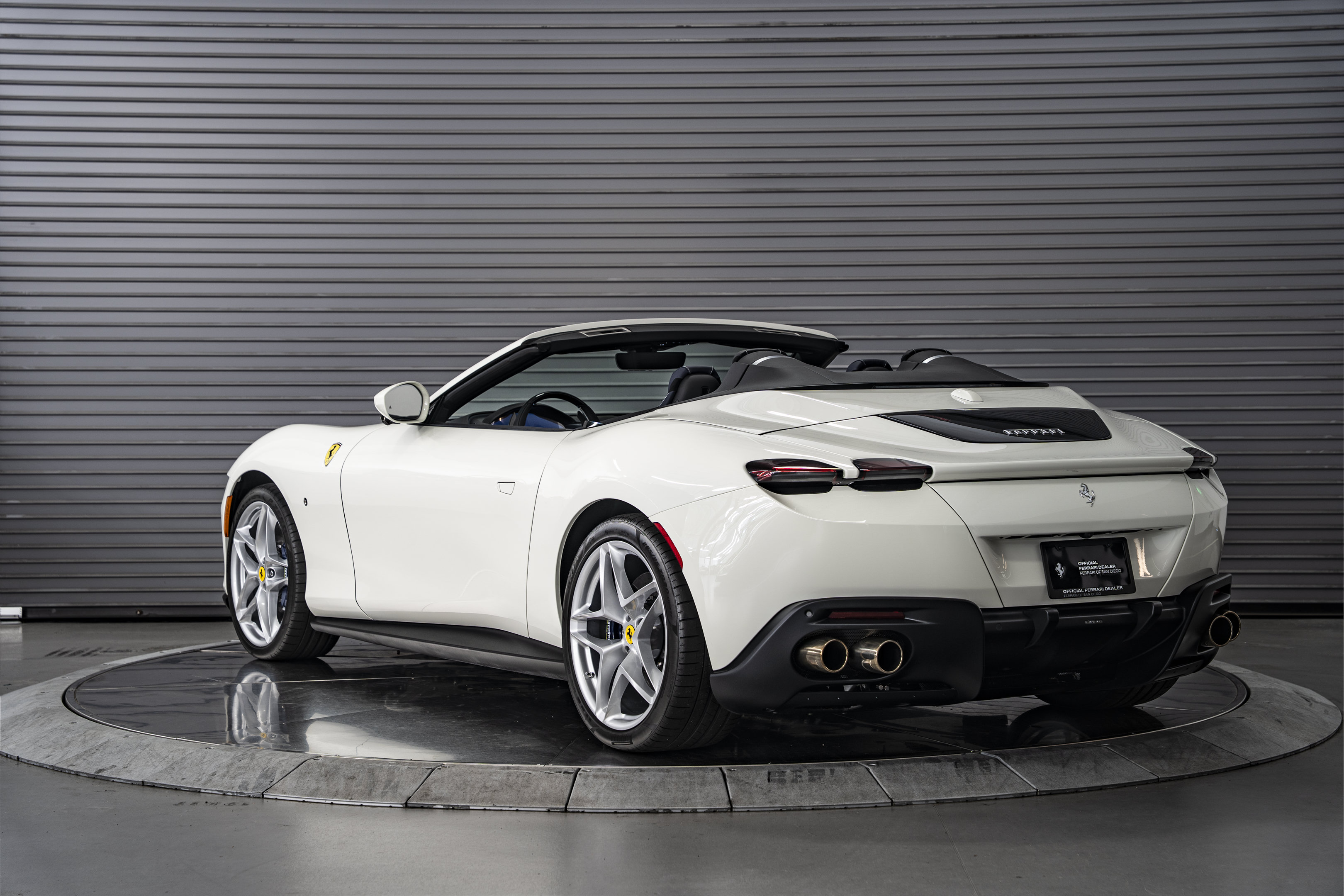 Used 2026 Ferrari Roma Spider RWD image 3