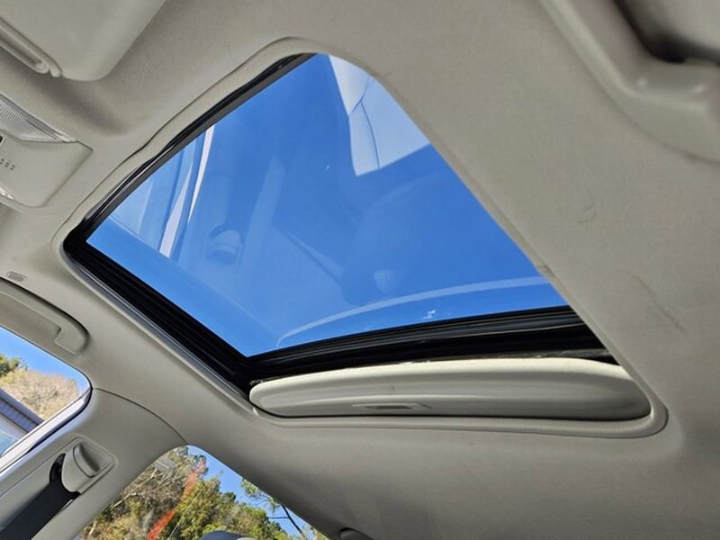 Used 2023 Toyota RAV4 XLE Premium image 22