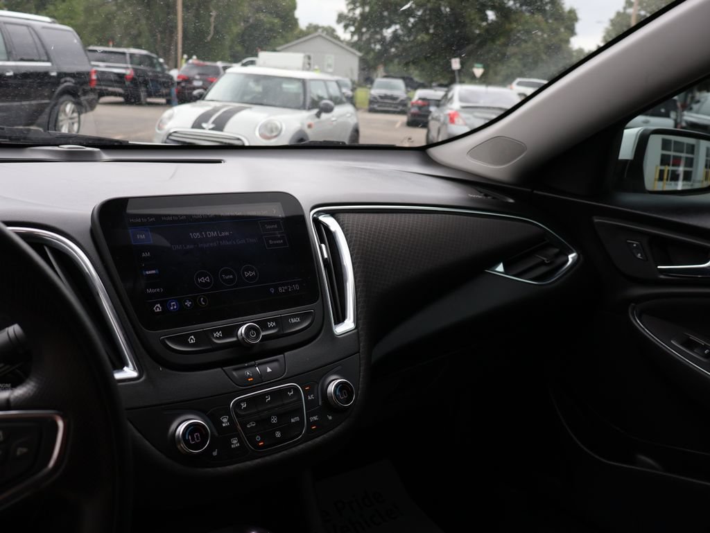 Used 2020 Chevrolet Malibu LT FWD image 33