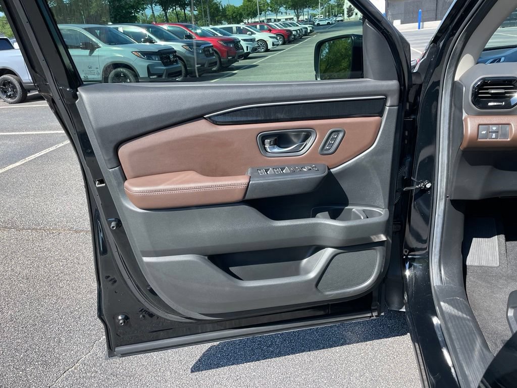 Used 2025 Honda Pilot Elite image 27