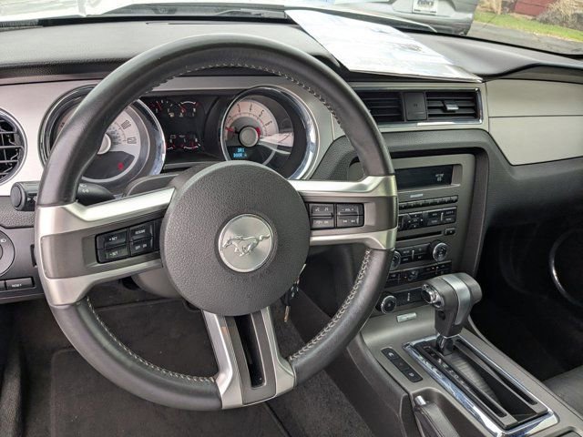 Used 2010 Ford Mustang Convertible image 18
