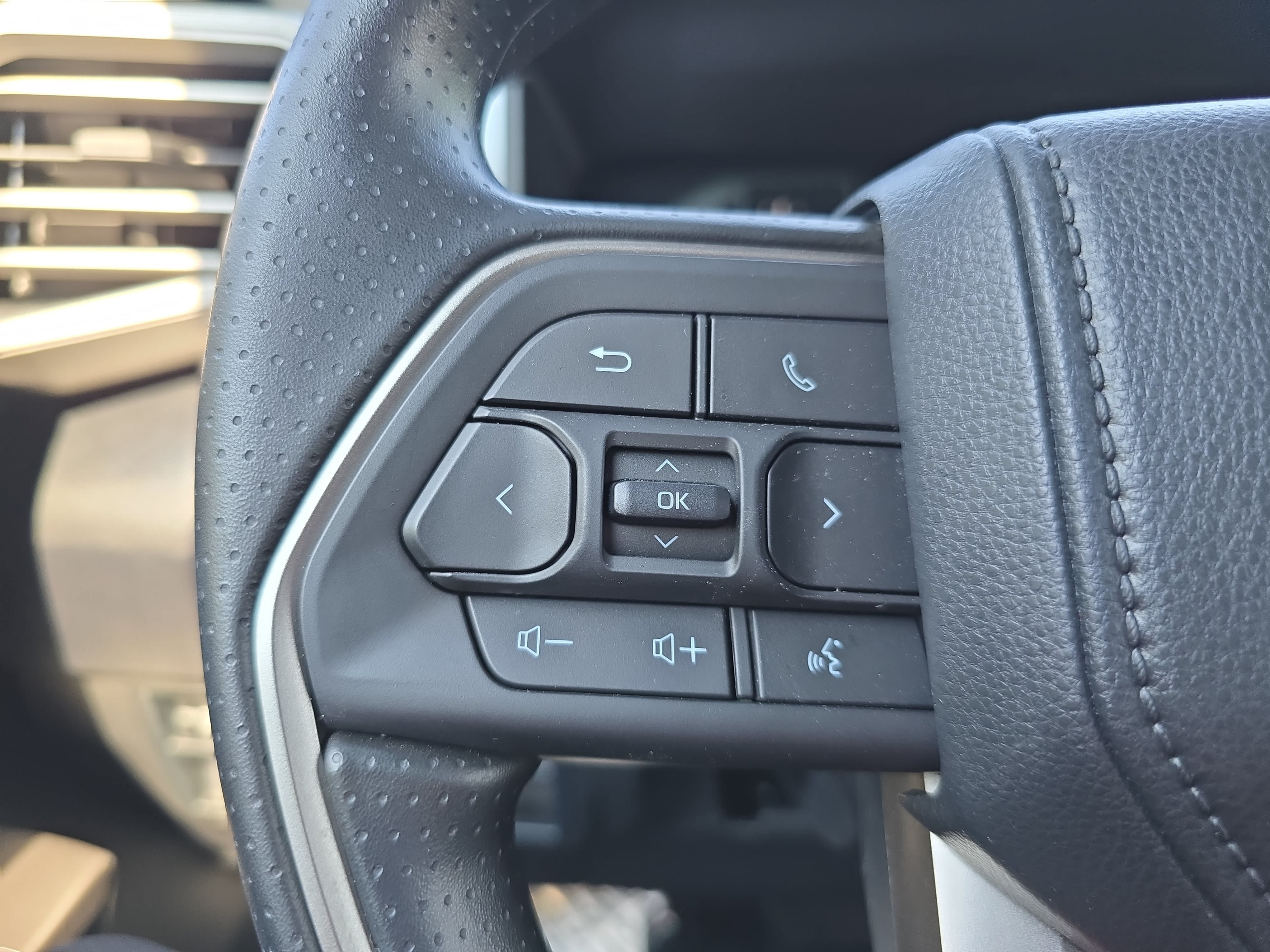 Used 2025 Toyota Tundra SR5 w/ SR5 Convenience Package AWD/4WD image 16