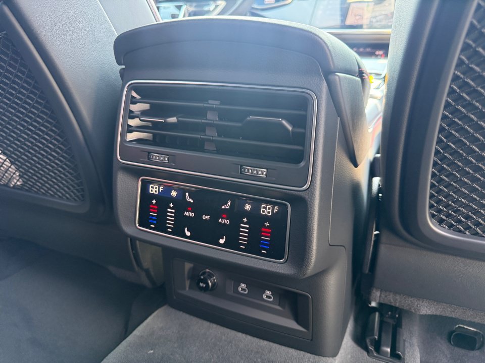 New 2027 Audi SQ8 Prestige AWD/4WD image 29