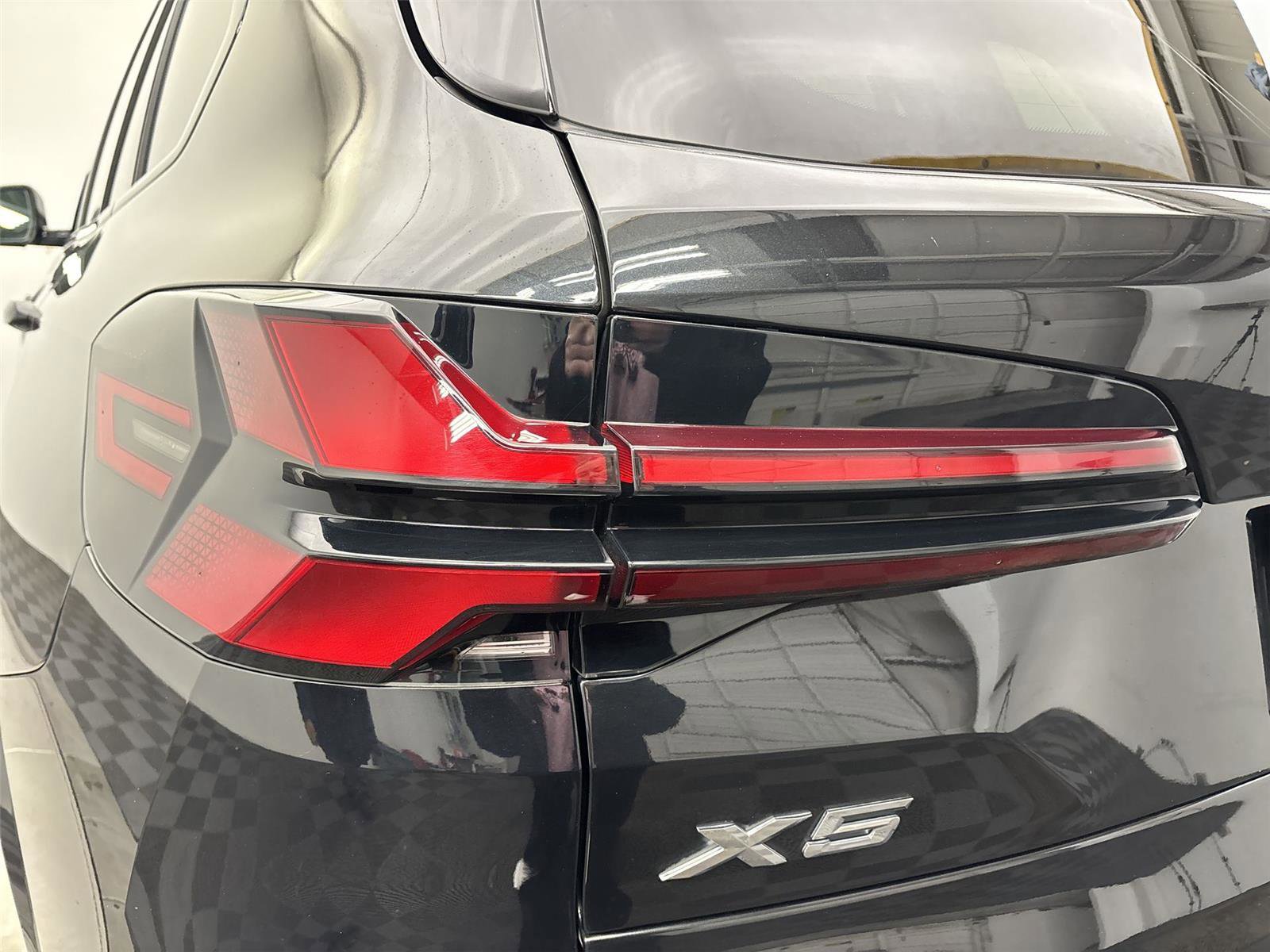 Used 2025 BMW X5 xDrive50e w/ M Sport Package image 19