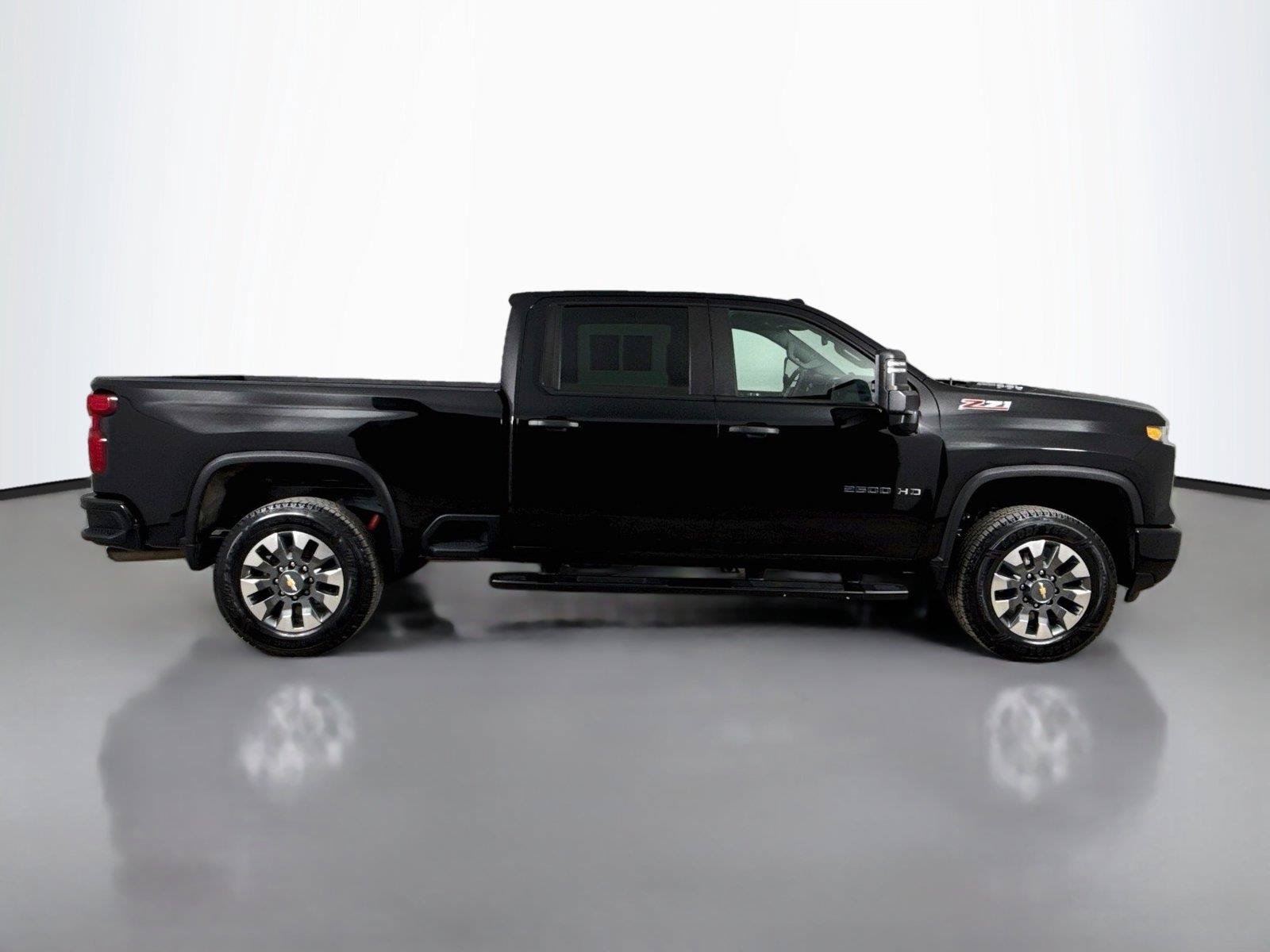 Used 2024 Chevrolet Silverado 2500 Custom w/ Custom Value Package AWD/4WD image 10