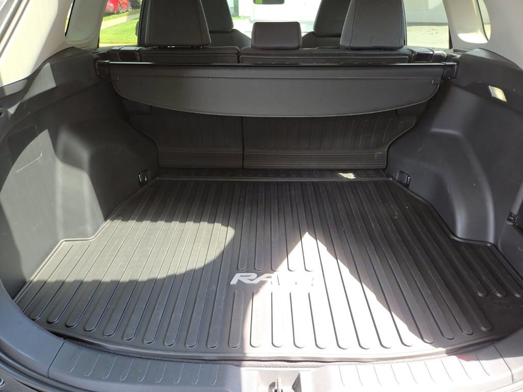 Used 2024 Toyota RAV4 XLE w/ Convenience Package AWD/4WD image 9
