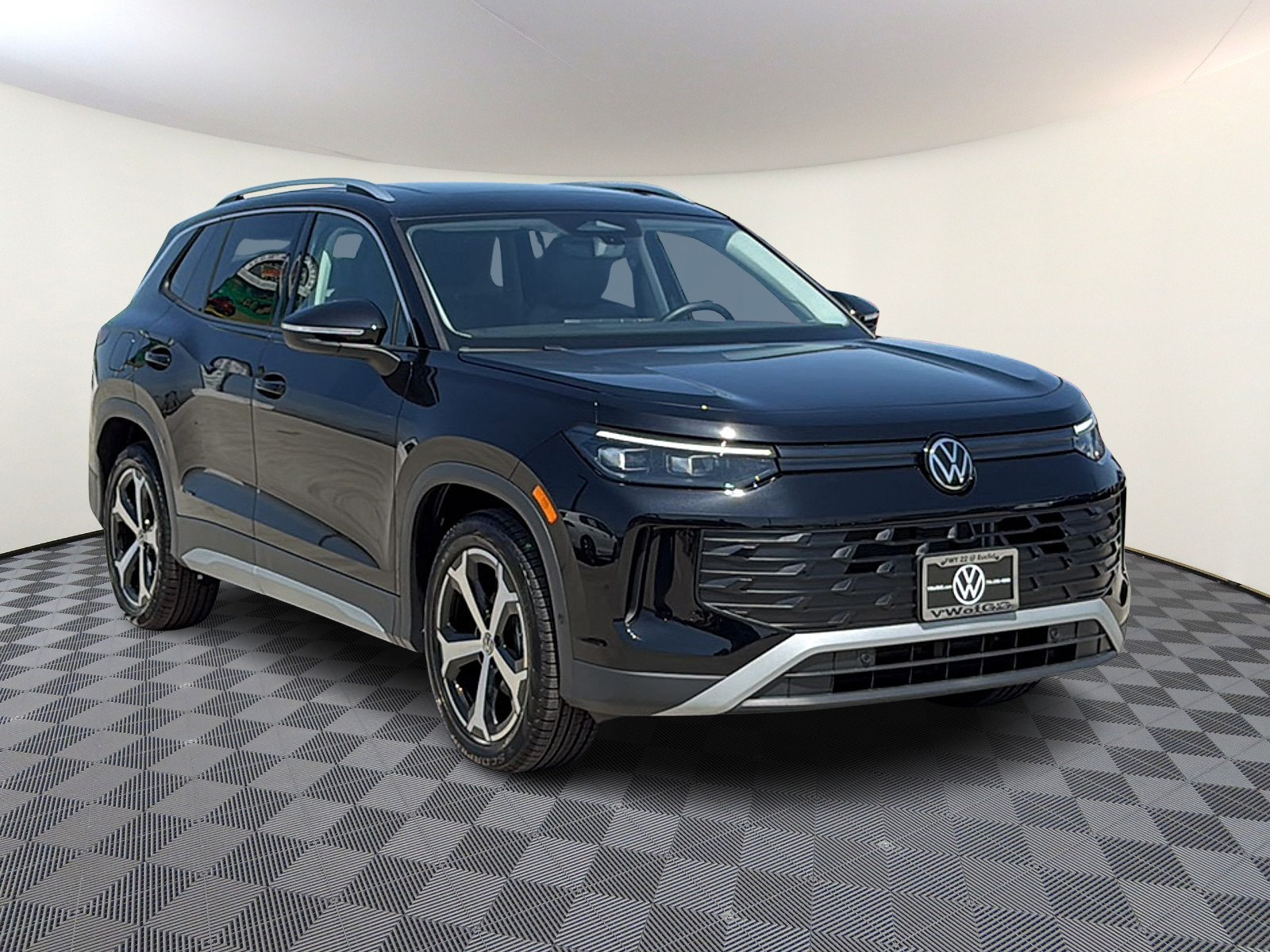 New 2026 Volkswagen Tiguan SE FWD image 1