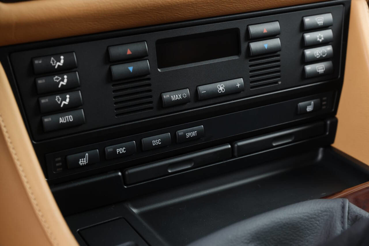 Used 2002 BMW M5 image 81