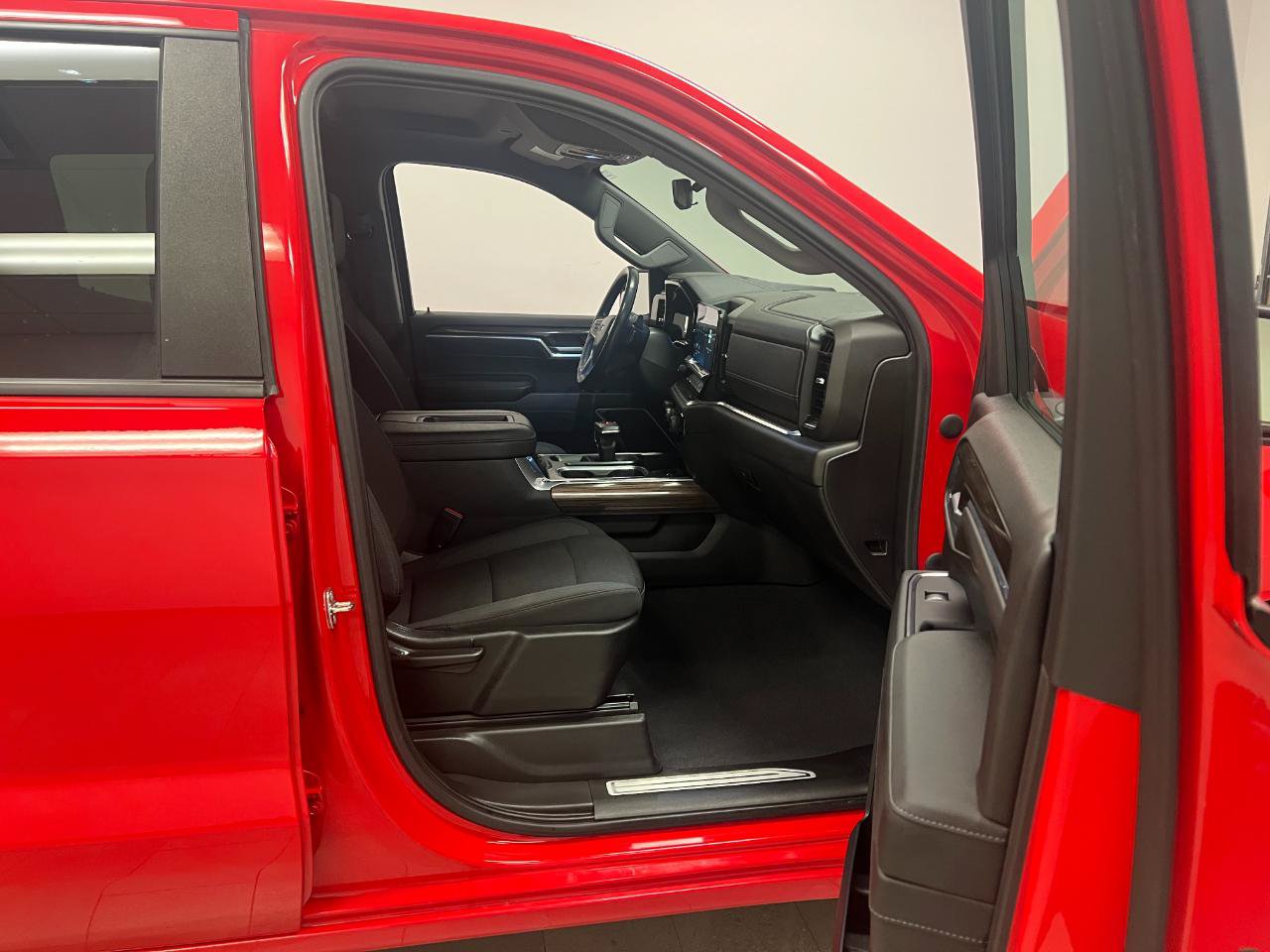 Used 2022 Chevrolet Silverado 1500 RST AWD/4WD image 23