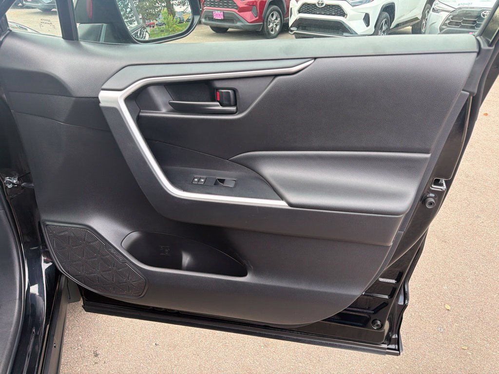 Used 2025 Toyota RAV4 LE AWD/4WD image 11