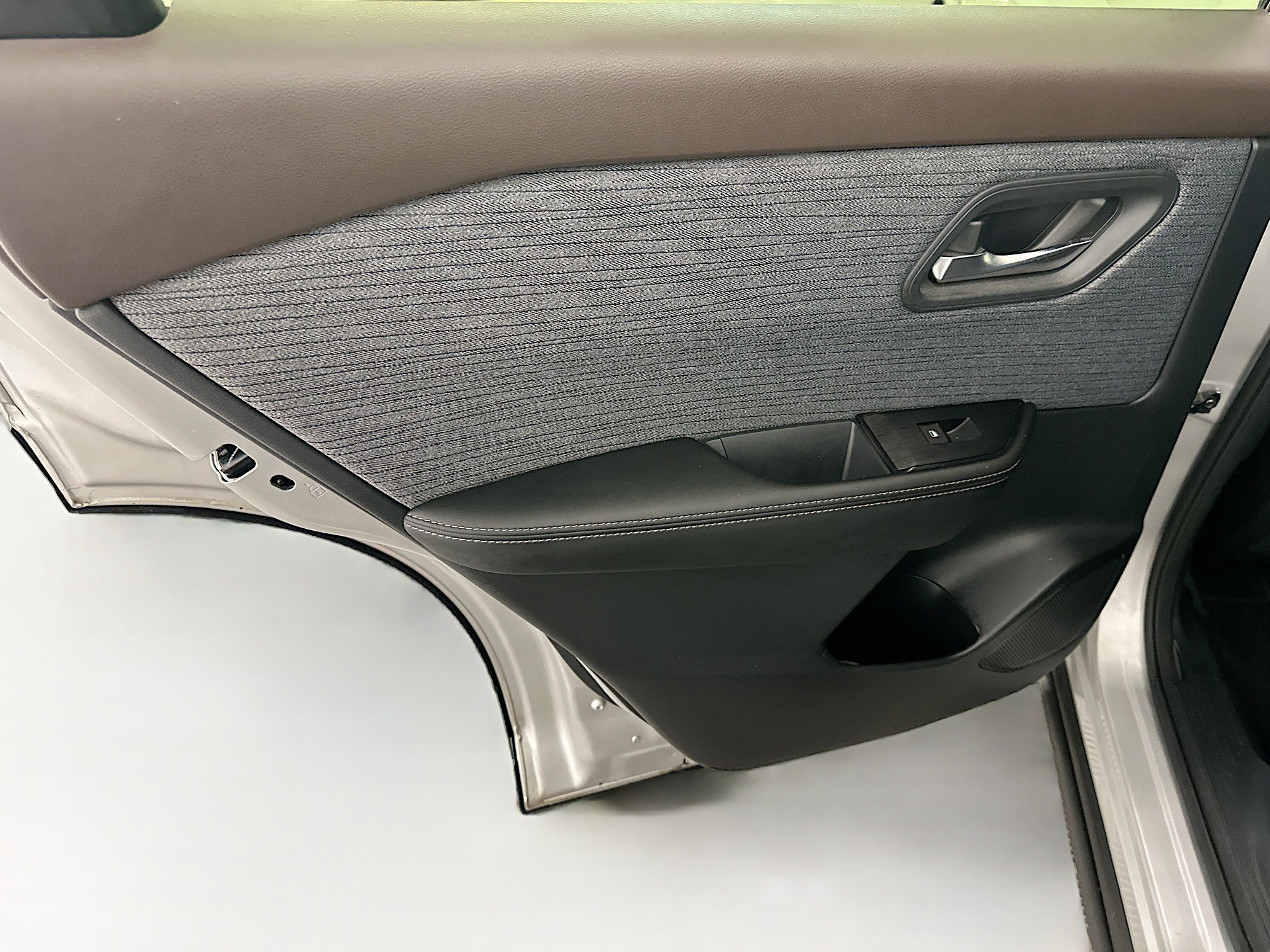 Used 2023 Nissan Rogue SV image 26