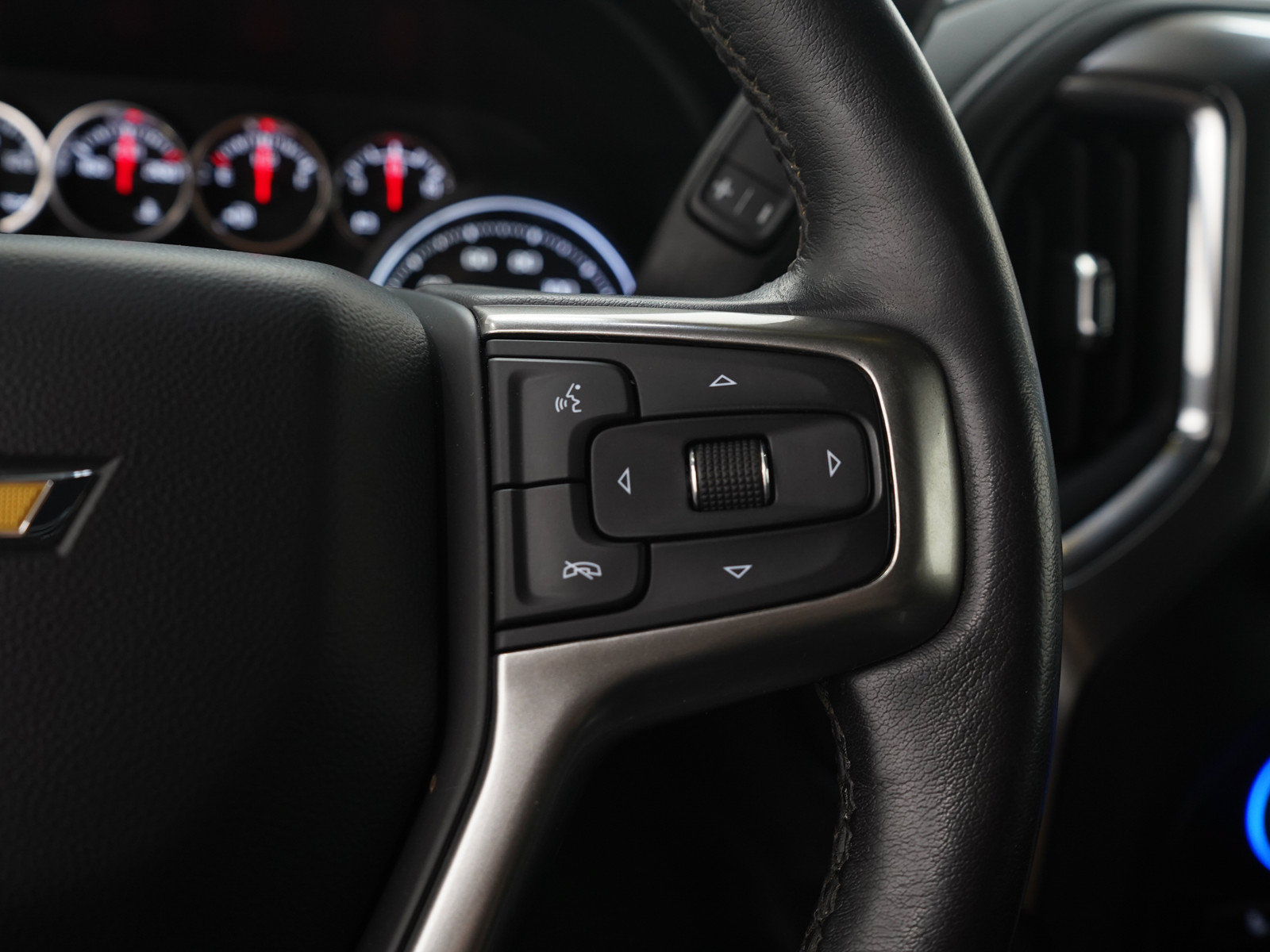Used 2022 Chevrolet Silverado 1500 LT AWD/4WD image 28