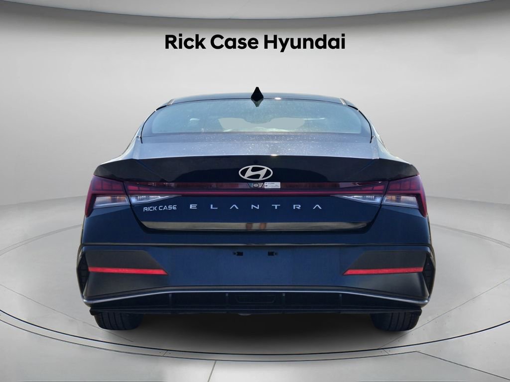 Certified 2025 Hyundai Elantra SEL image 5