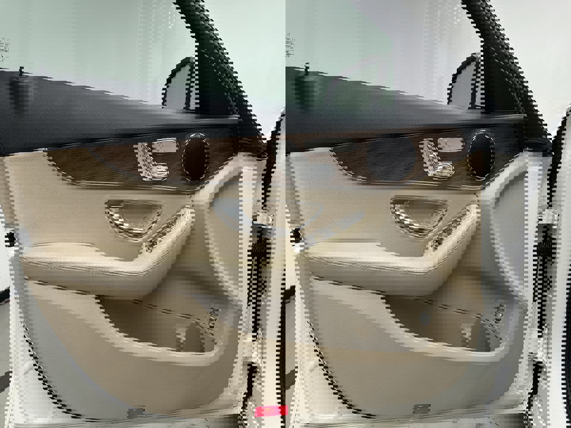 Used 2019 Mercedes-Benz C 300 4MATIC Sedan image 9