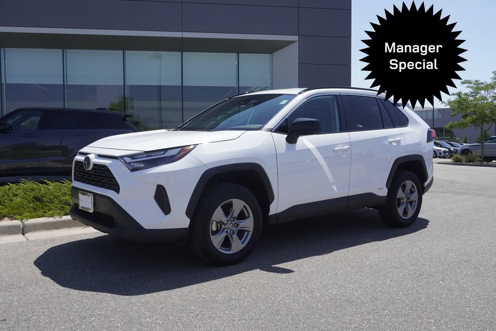 Used 2025 Toyota RAV4 LE AWD/4WD image 3