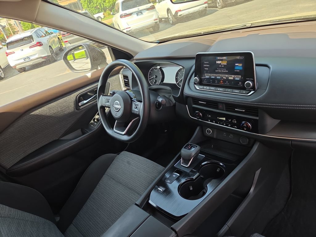 Used 2023 Nissan Rogue SV FWD image 17
